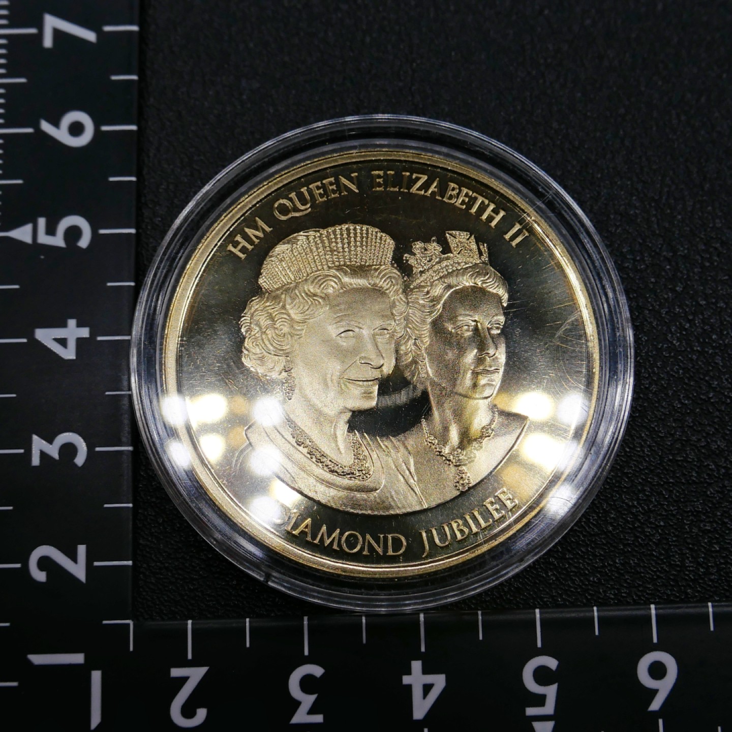 交易所2月25日英国/联邦币章专场 英国女王钻石禧纪念币，镀金完整