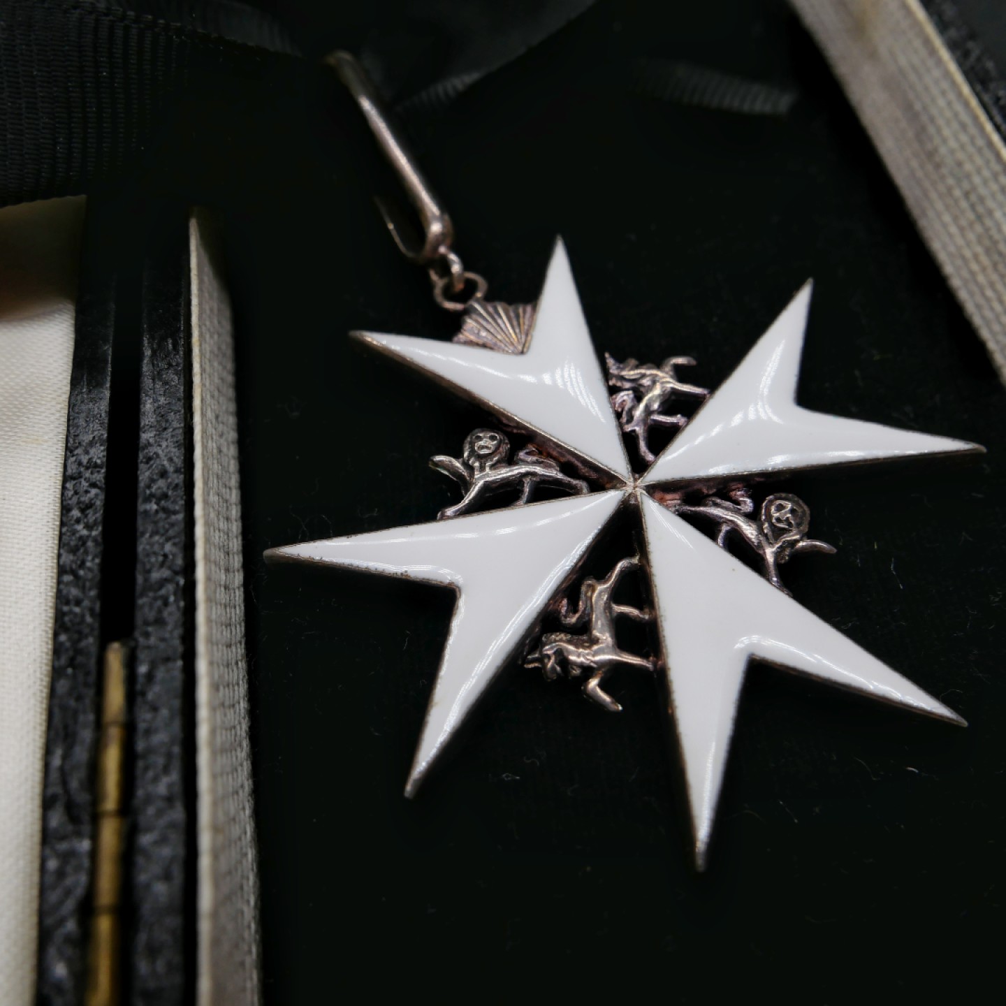 交易所2月25日英国/联邦币章专场 英国指挥官级圣约翰勋章，银质珐琅