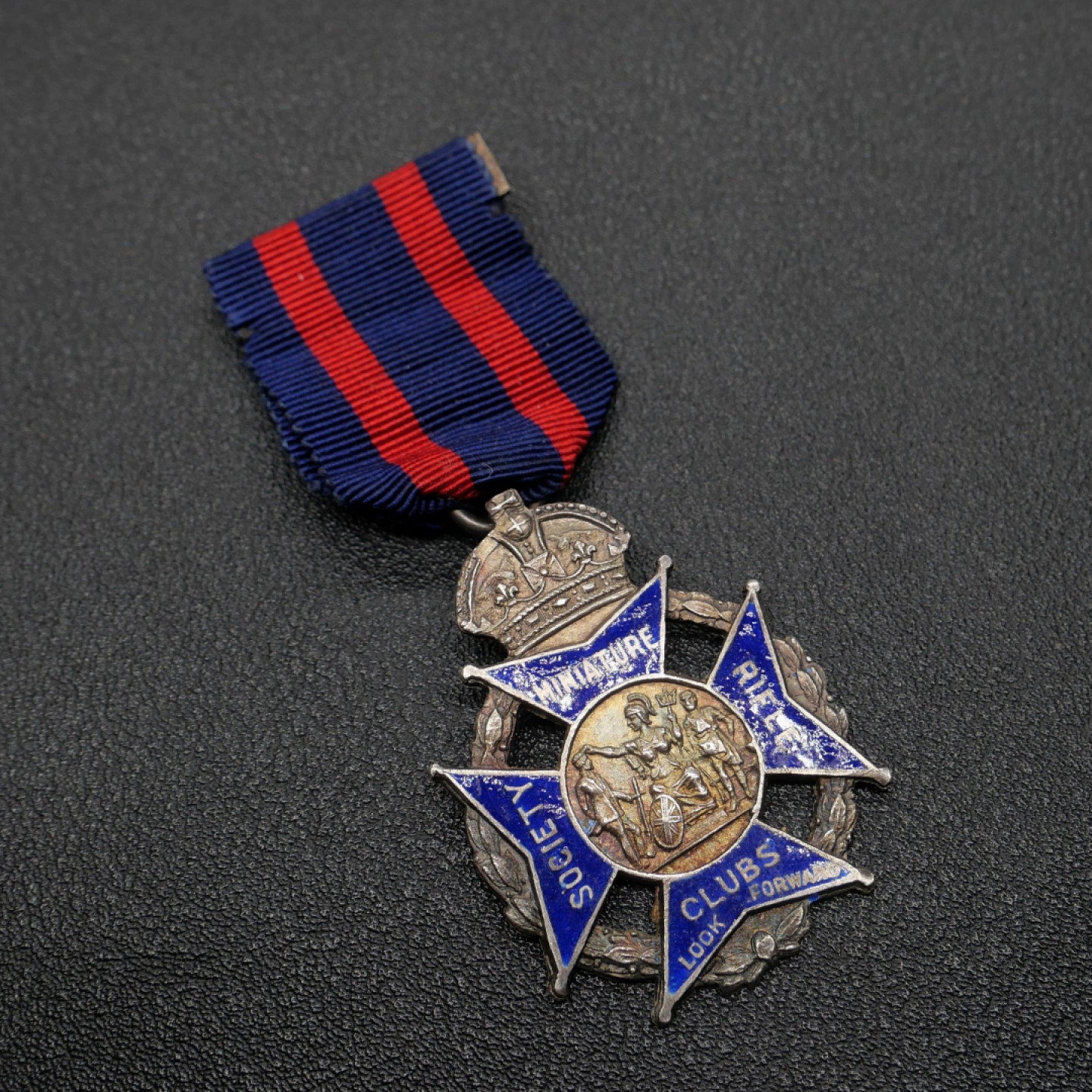 交易所2月25日英国/联邦币章专场 英国微型步枪俱乐部协会奖章，银质珐琅，1903-1947，47年后更名为小口径步枪协会