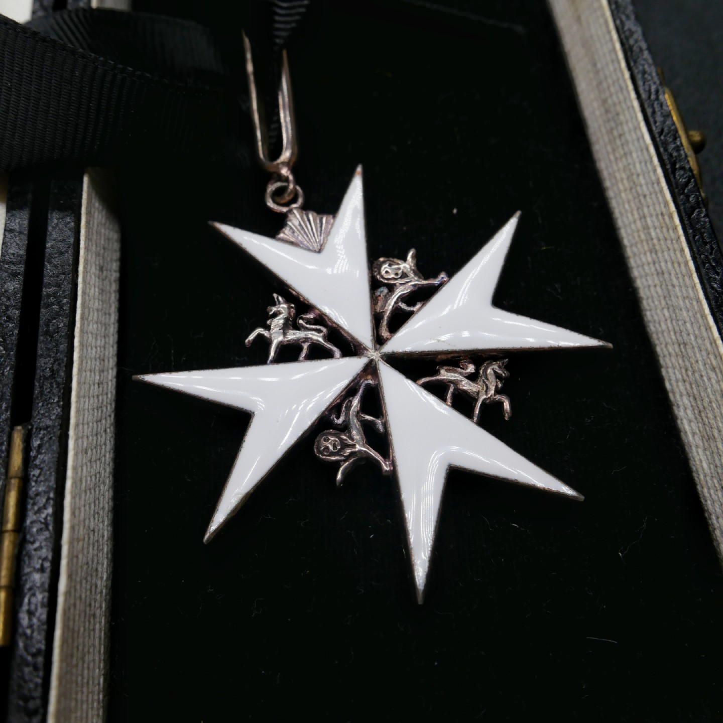 交易所2月25日英国/联邦币章专场 英国指挥官级圣约翰勋章，银质珐琅