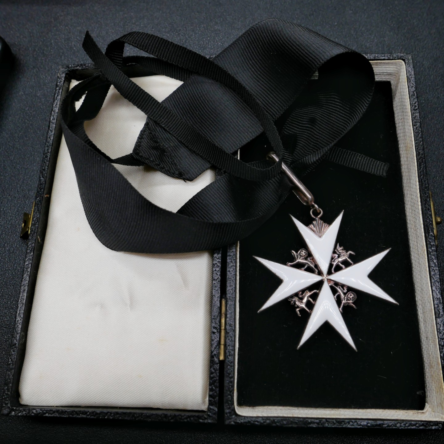 交易所2月25日英国/联邦币章专场 英国指挥官级圣约翰勋章，银质珐琅