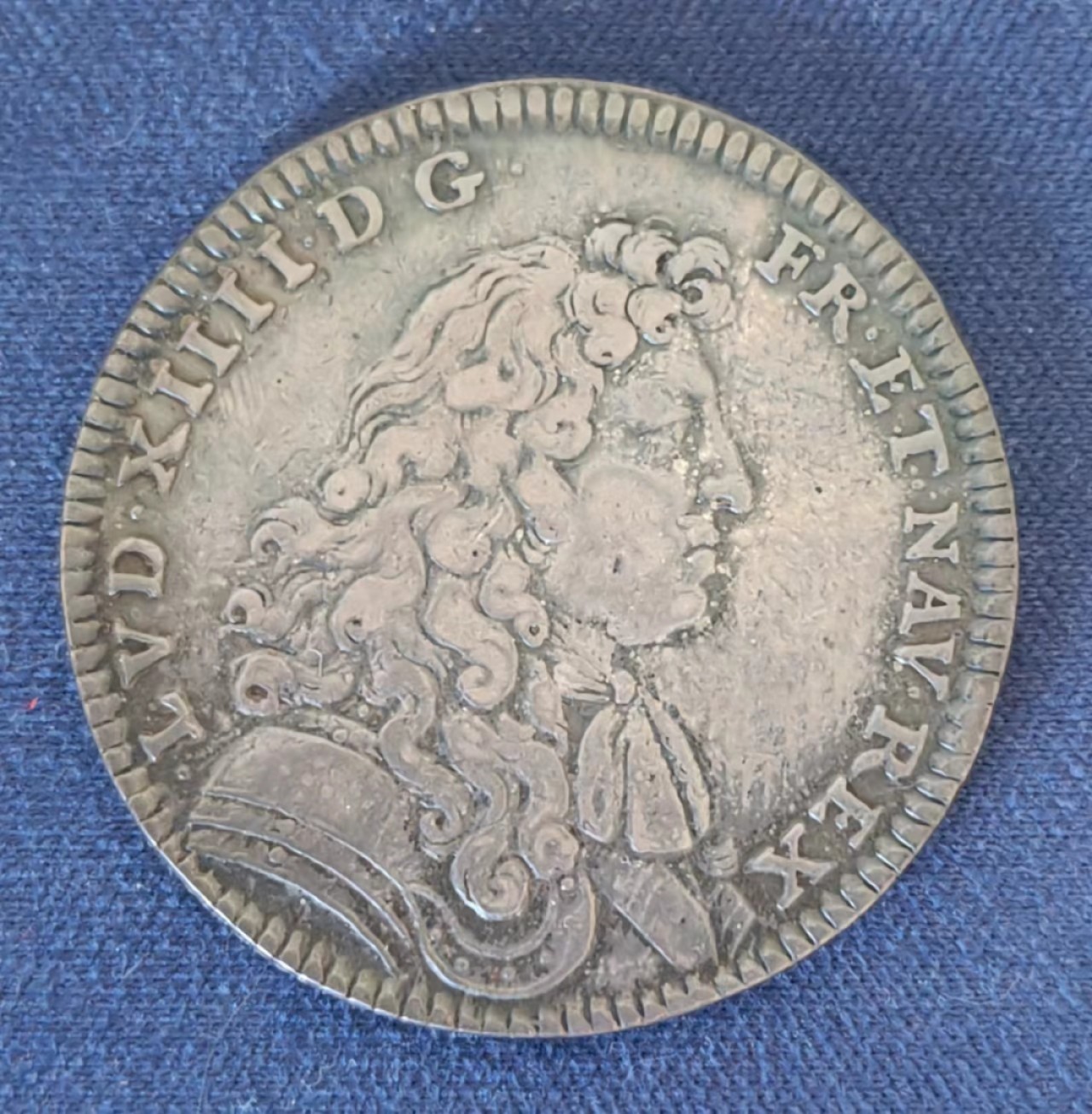 精品八角代币jeton专场第8期（路易大帝，拿破仑，安托瓦内特，新艺术） 1675年法国银jeton皇家宝藏，27mm6.9g。