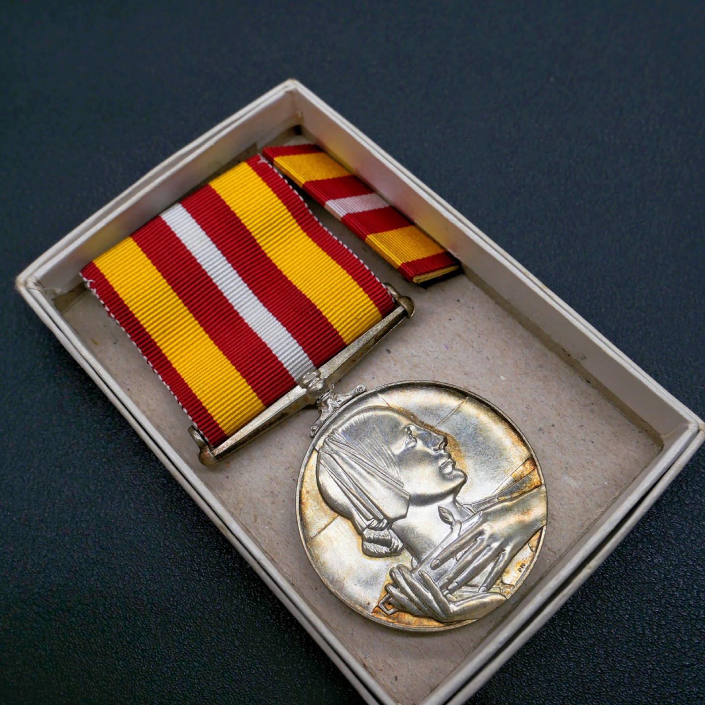 交易所2月25日英国/联邦币章专场 英国志愿医疗服务奖章，银质原盒，配略章