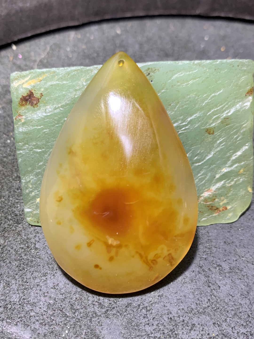 精美天然江料玛瑙大吊坠一个，