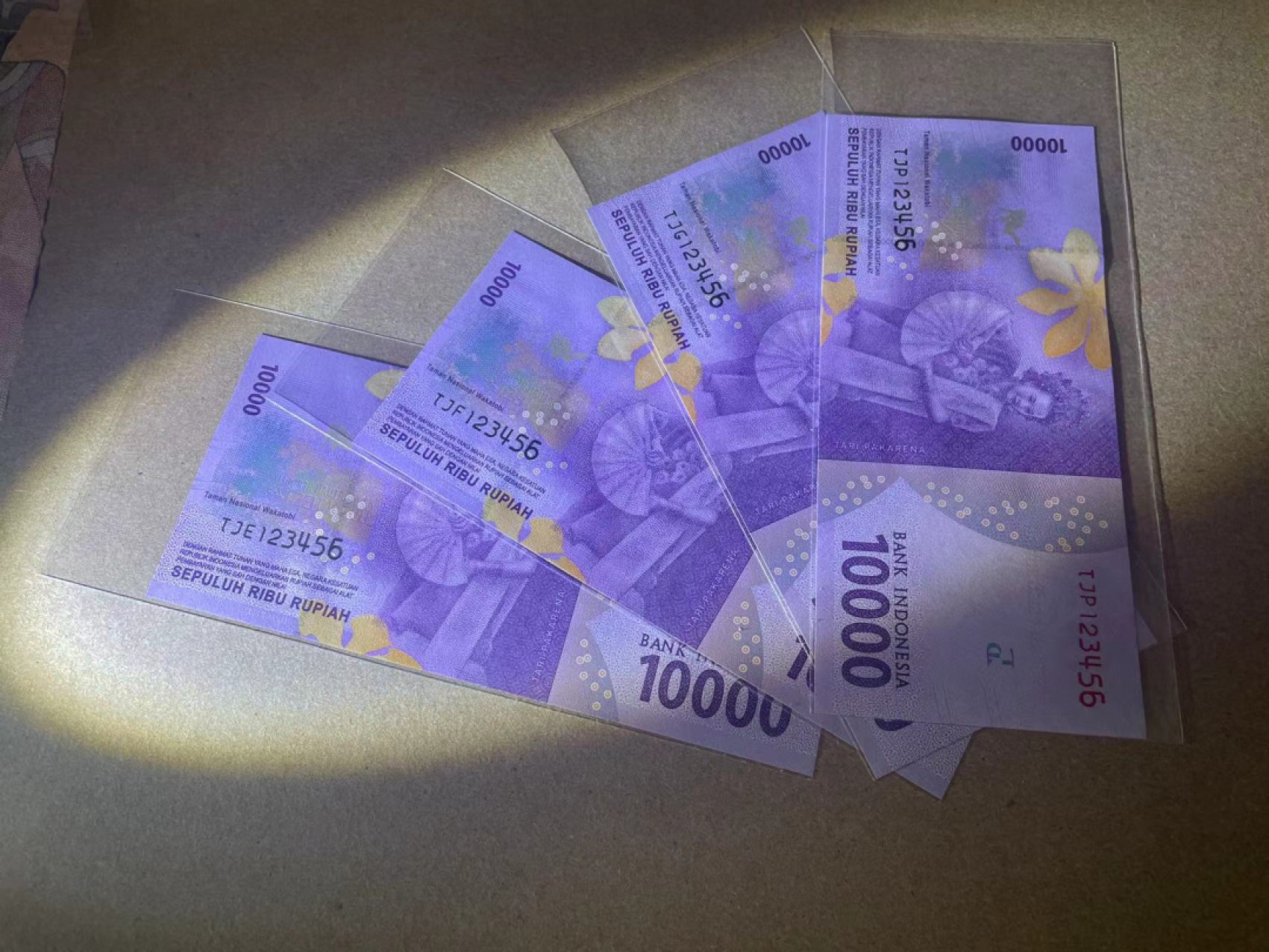 【Blue Auction】✨世界纸币精拍第294期——若泽一世国王 【一组4张 阶梯号123456】印尼 2016年10000卢比 全新UNC