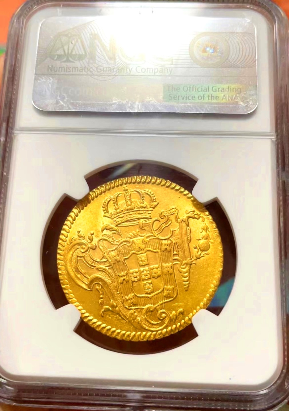 【Blue Auction】✨世界纸币精拍第294期——若泽一世国王 【该国王最后一年发行意义重大 18世纪老金币 仅3枚更高分】葡萄牙 “改革者”若泽一世国王 1777年6400R 大金币 NGC MS61 大卷毛精美 实物金光闪闪比图片漂亮