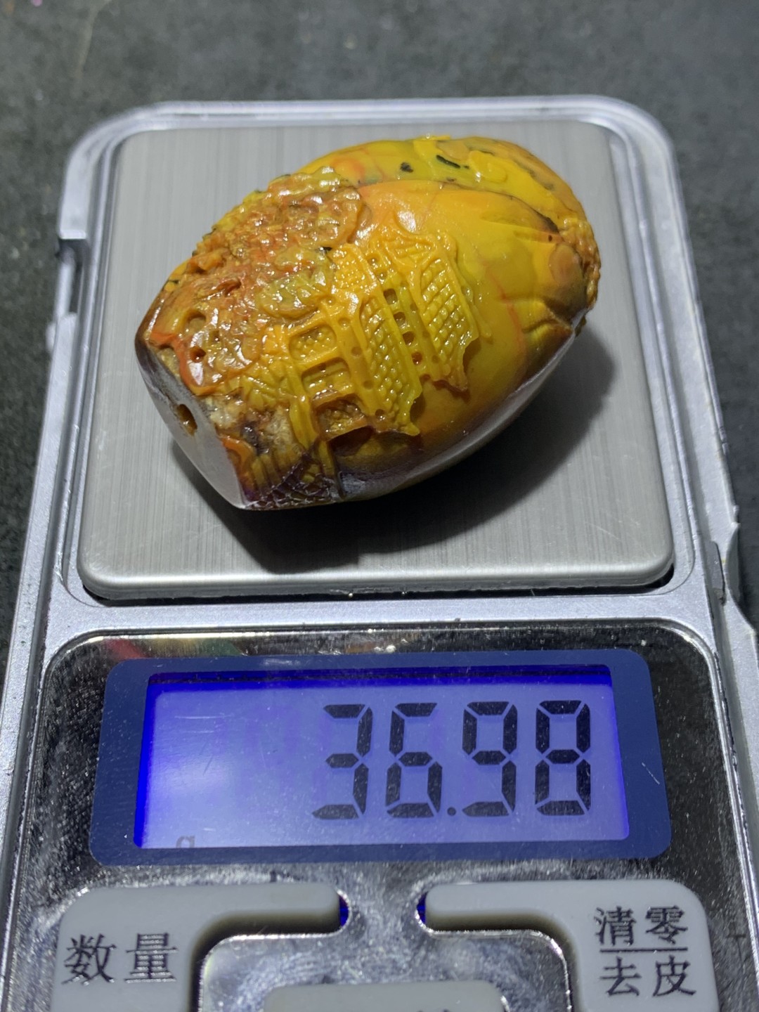 精美亚光原皮战国红玛瑙手工俏色巧雕亭台楼阁大勒子一颗！