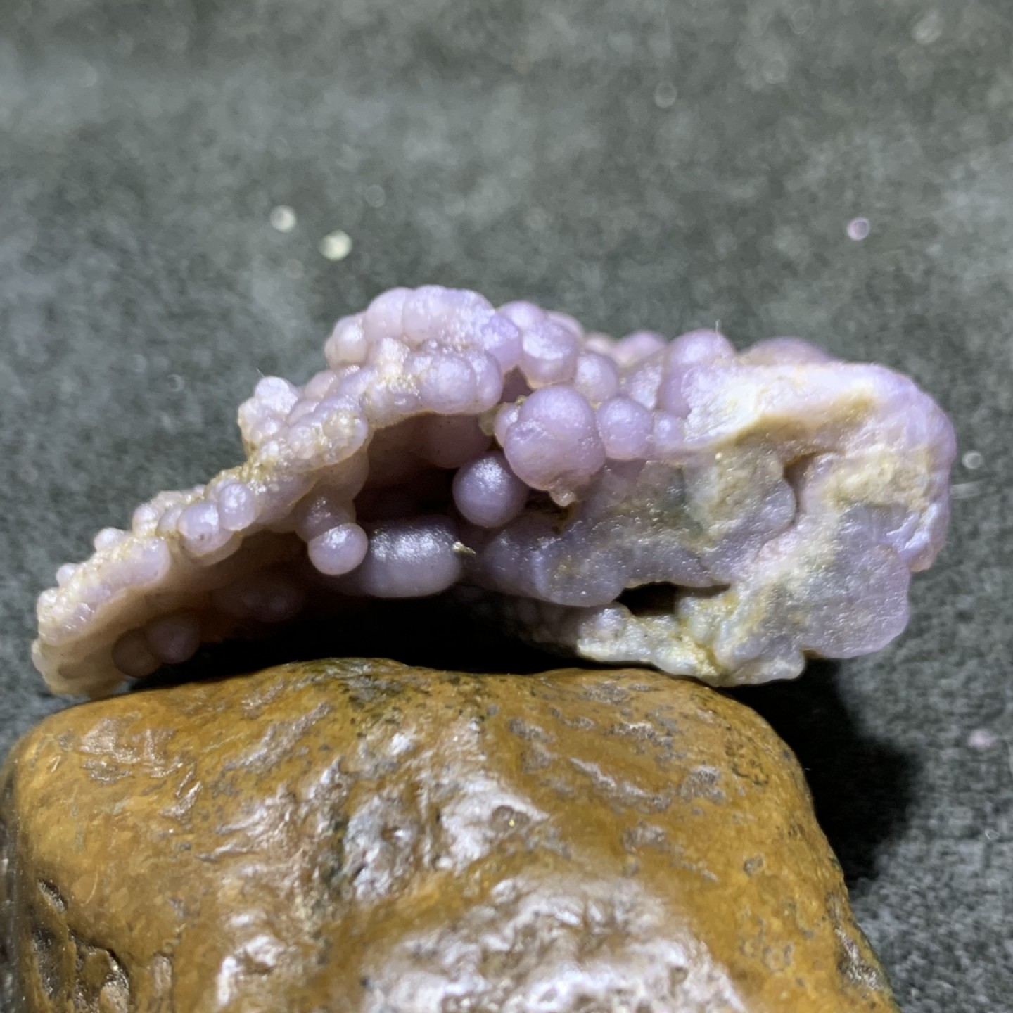 精美印尼紫罗兰葡萄玛瑙原石一个