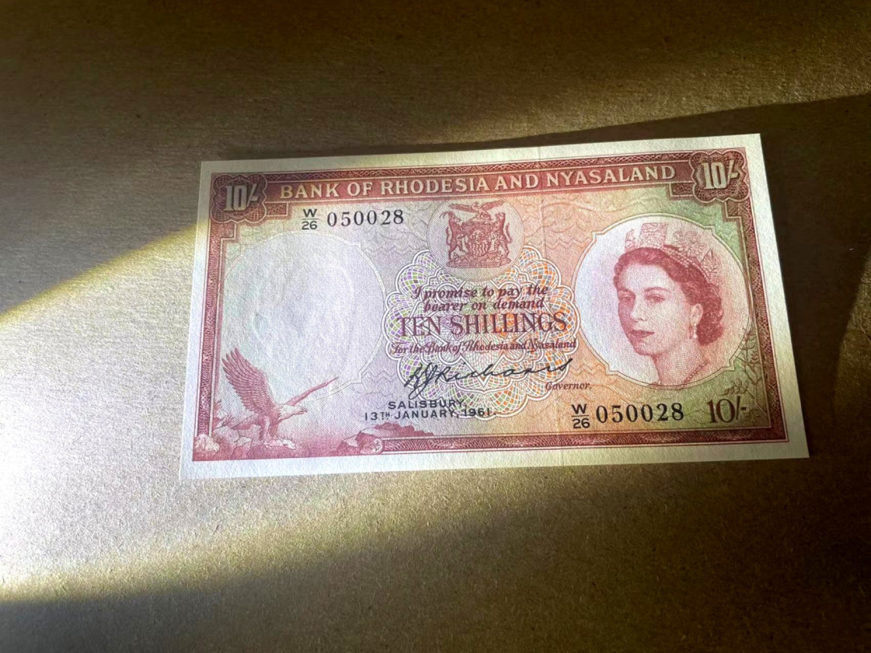 【Blue Auction】✨世界纸币精拍第294期——若泽一世国王 【无47】罗德西亚和尼亚萨兰 1961年10先令 大冠女王 BWC雕刻非常精美 UNC- 有荧光