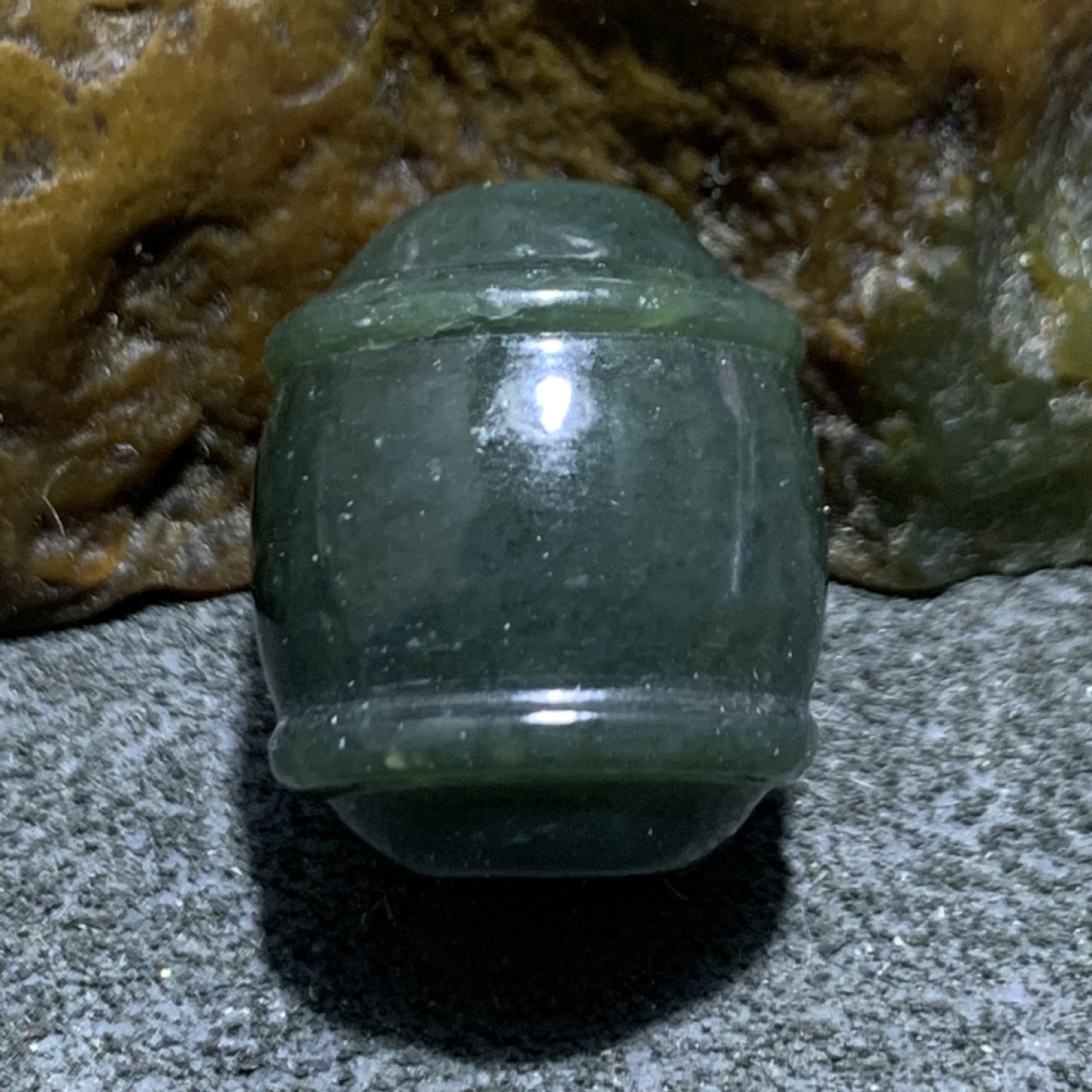 天然新疆和田青玉桶珠一颗，