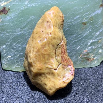 精美阿拉善筋脉石原石一颗， - 精美阿拉善筋脉石原石一颗，