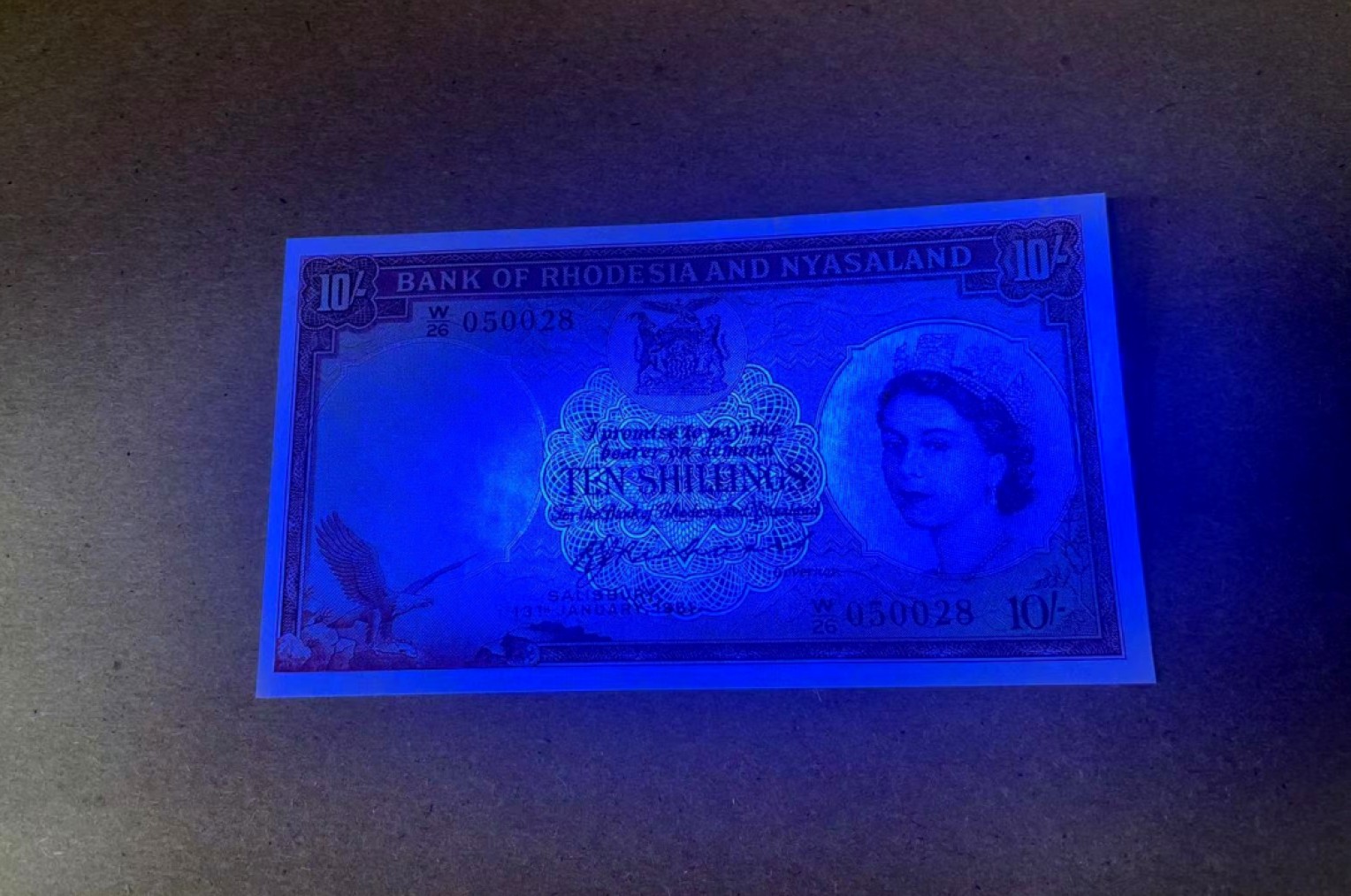 【Blue Auction】✨世界纸币精拍第294期——若泽一世国王 【无47】罗德西亚和尼亚萨兰 1961年10先令 大冠女王 BWC雕刻非常精美 UNC- 有荧光