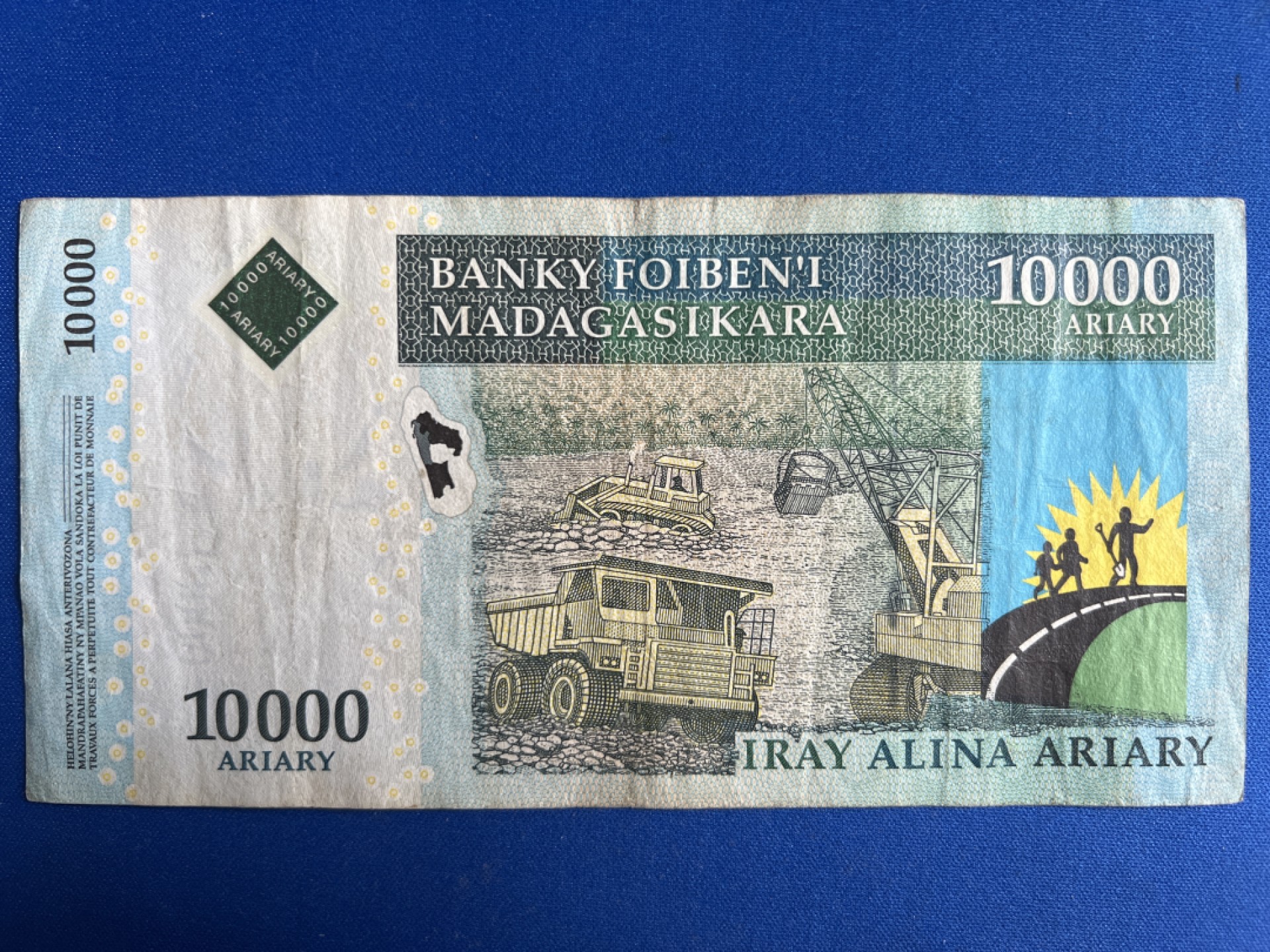 泡泡堂微拍第六十八幕纸币捡漏可累计专场👿👿，零佣金，零押金，累计满二十元包邮，接受代拍业务 马达加斯加10000阿里亚里