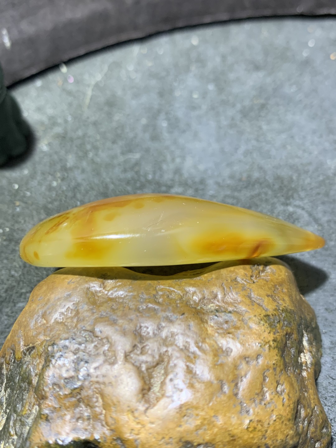 精美天然江料玛瑙大吊坠一个，