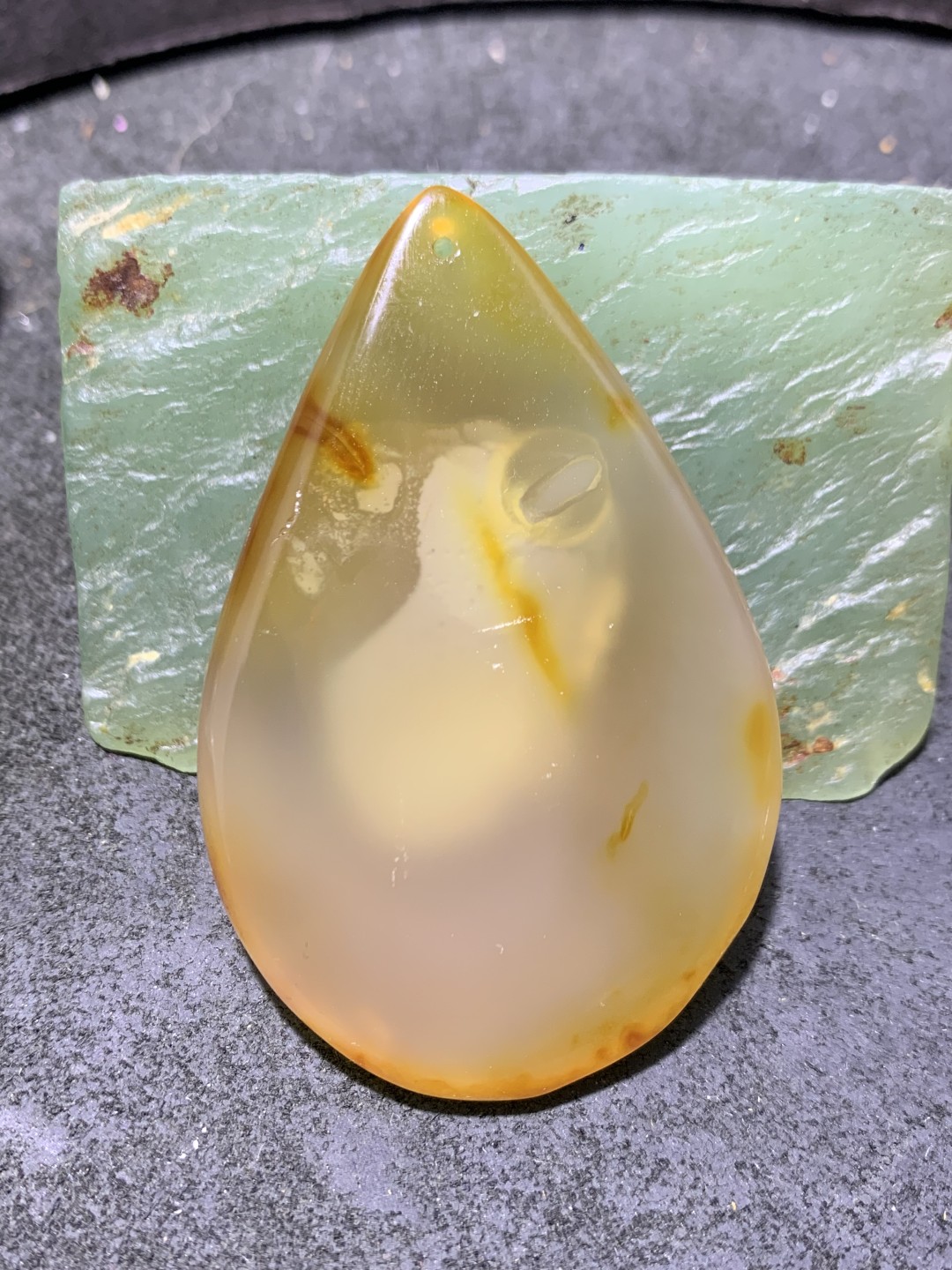精美天然江料玛瑙大吊坠一个，