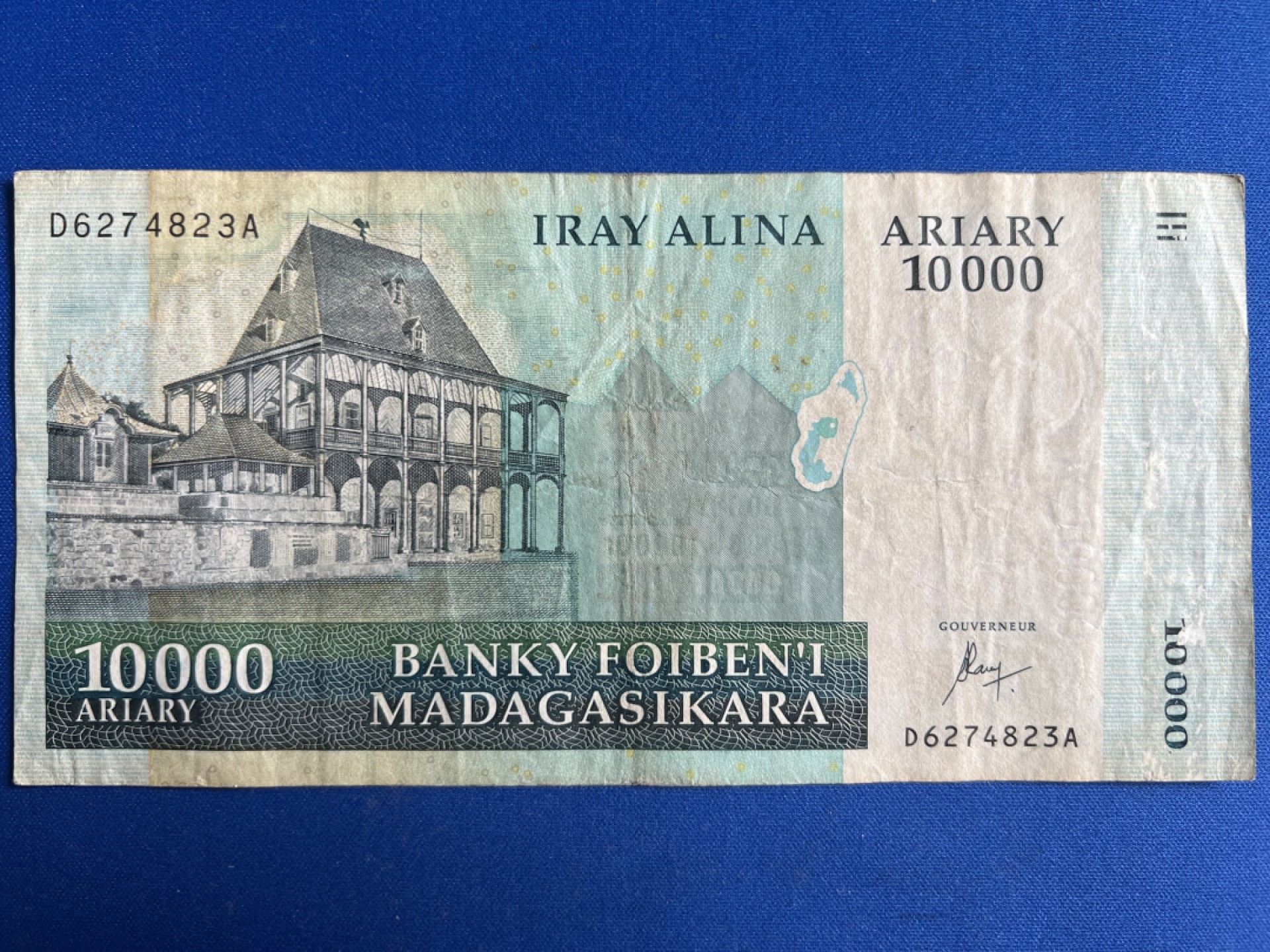 泡泡堂微拍第六十八幕纸币捡漏可累计专场👿👿，零佣金，零押金，累计满二十元包邮，接受代拍业务 马达加斯加10000阿里亚里