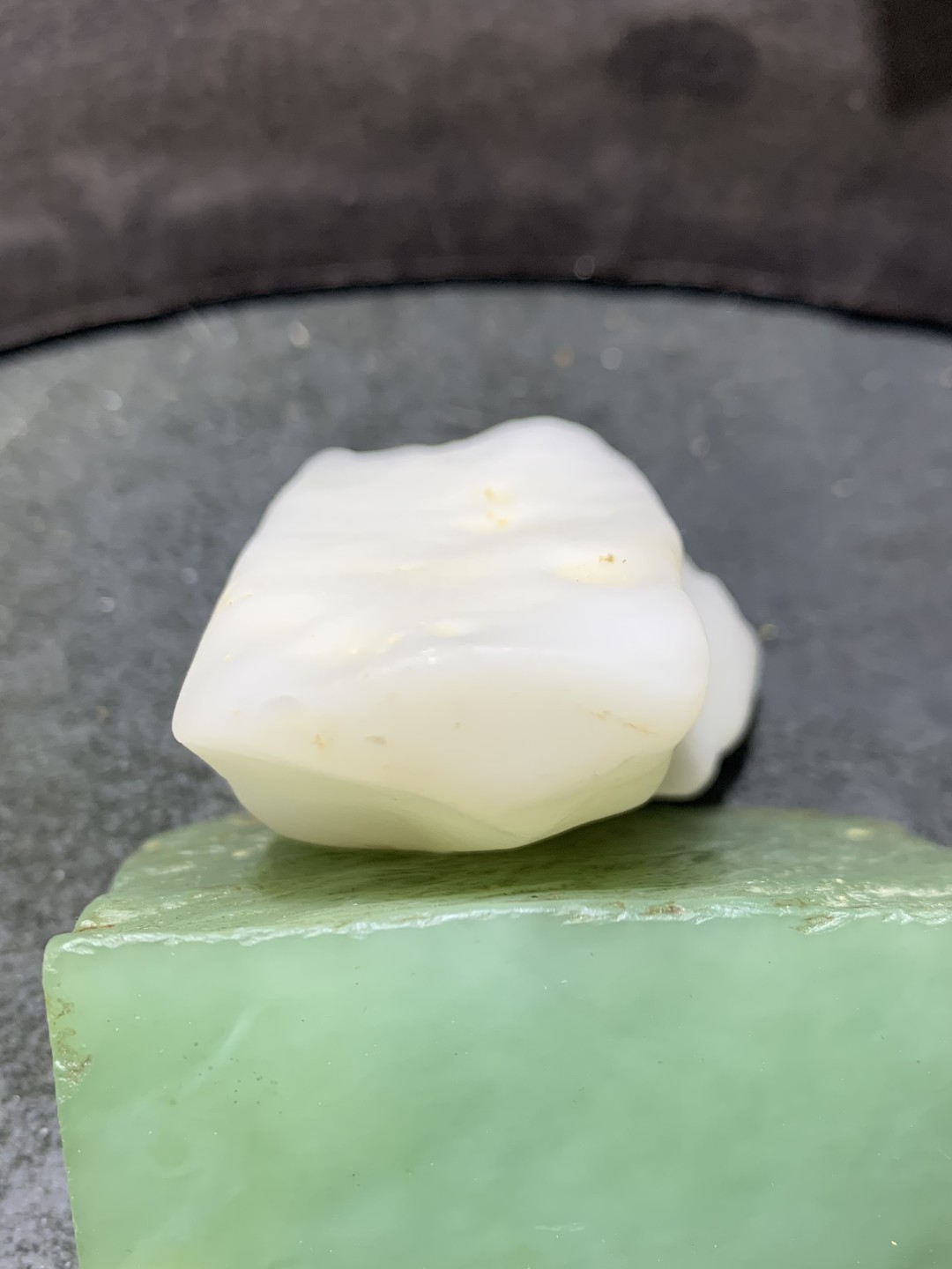放福利！精美天然地表奶白金丝玉籽料原石一块！