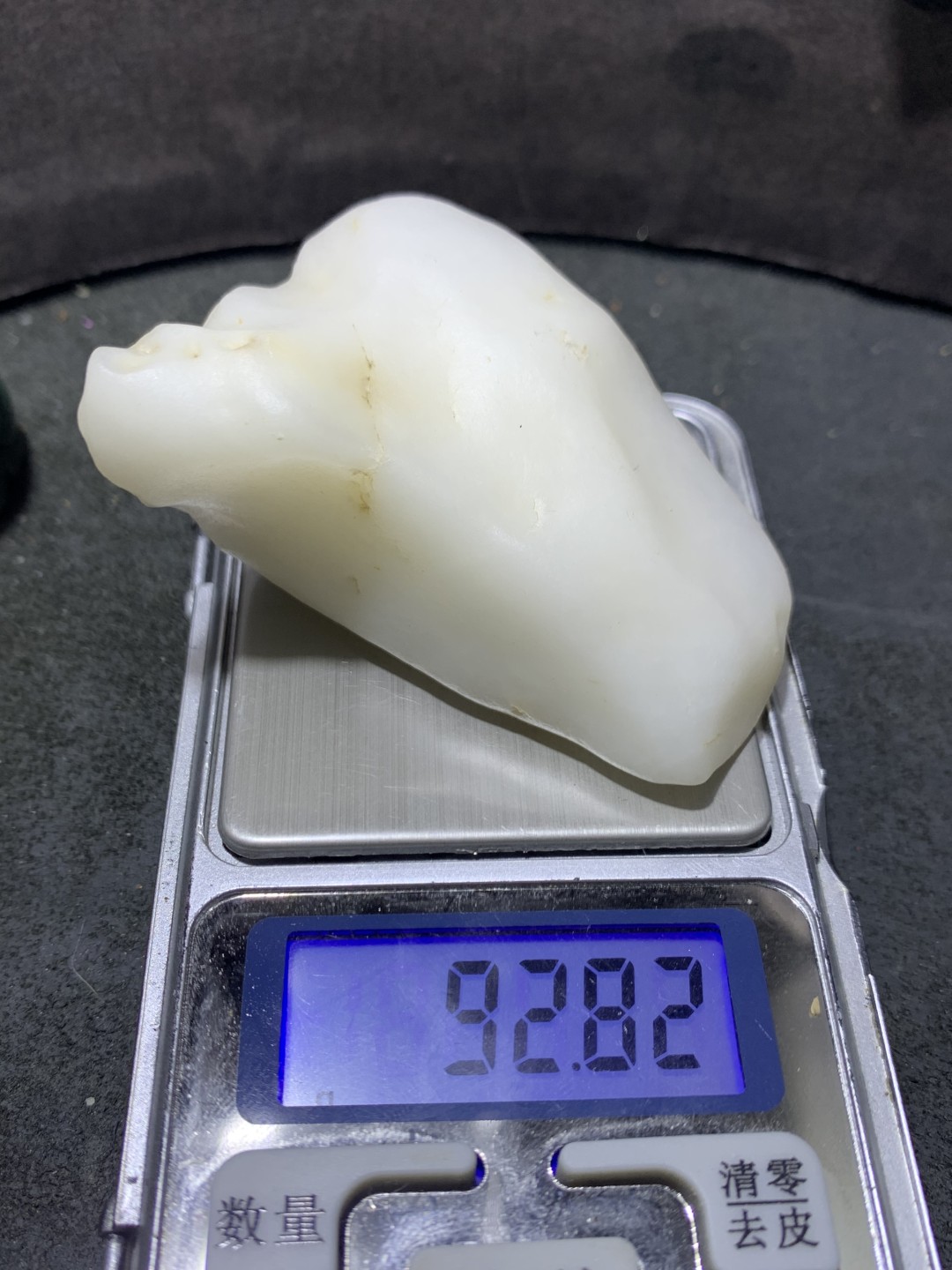放福利！精美天然地表奶白金丝玉籽料原石一块！