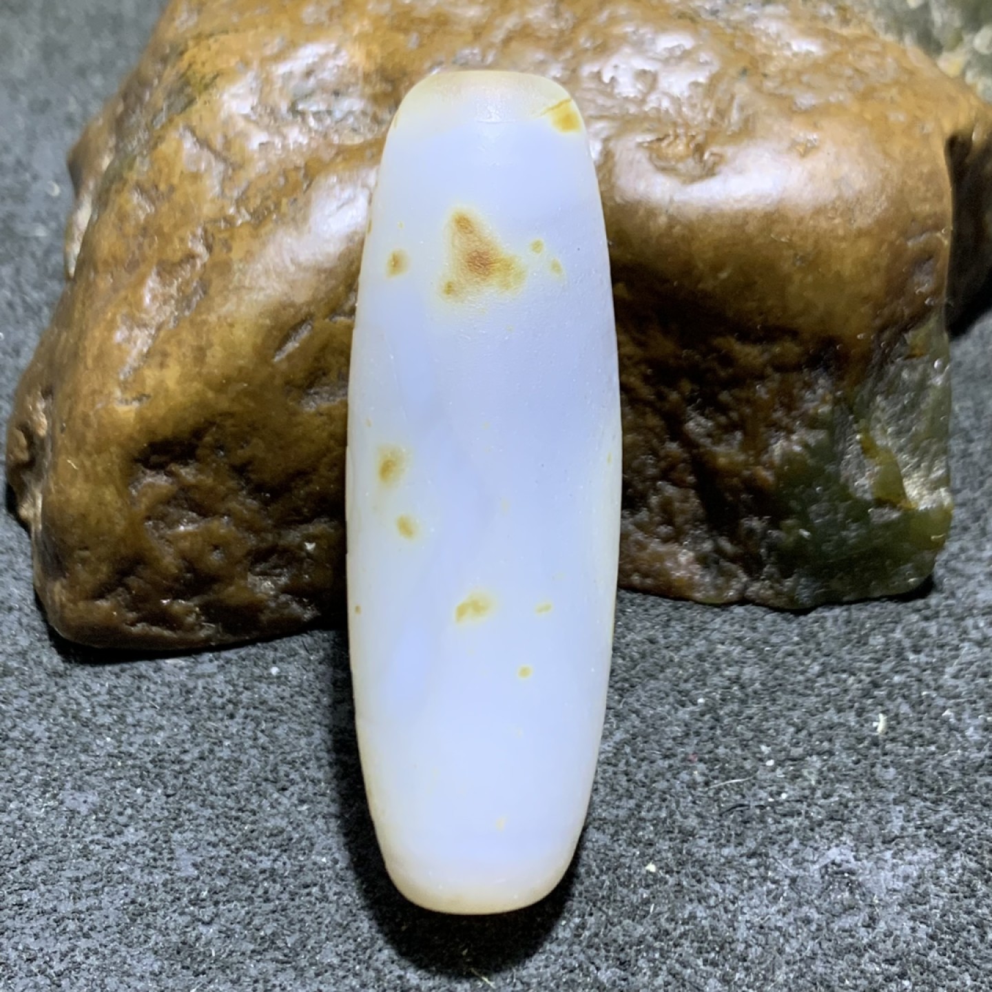 放福利，精美风化纹白玛瑙桶珠一颗，
