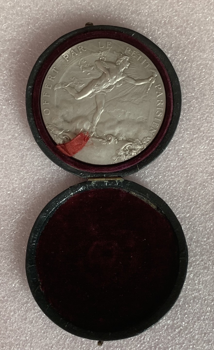 瓶子🏺第80期拍卖会 原盒法国自由女神纪念银章，背面墨丘利天使，无边銘，55克50mm