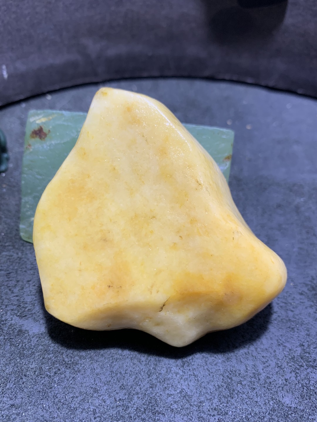 精美天然地表老皮黄白料金丝玉籽料原石一块