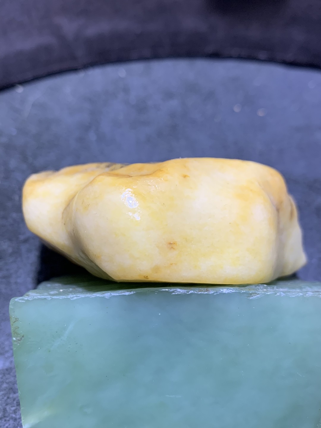 精美天然地表老皮黄白料金丝玉籽料原石一块