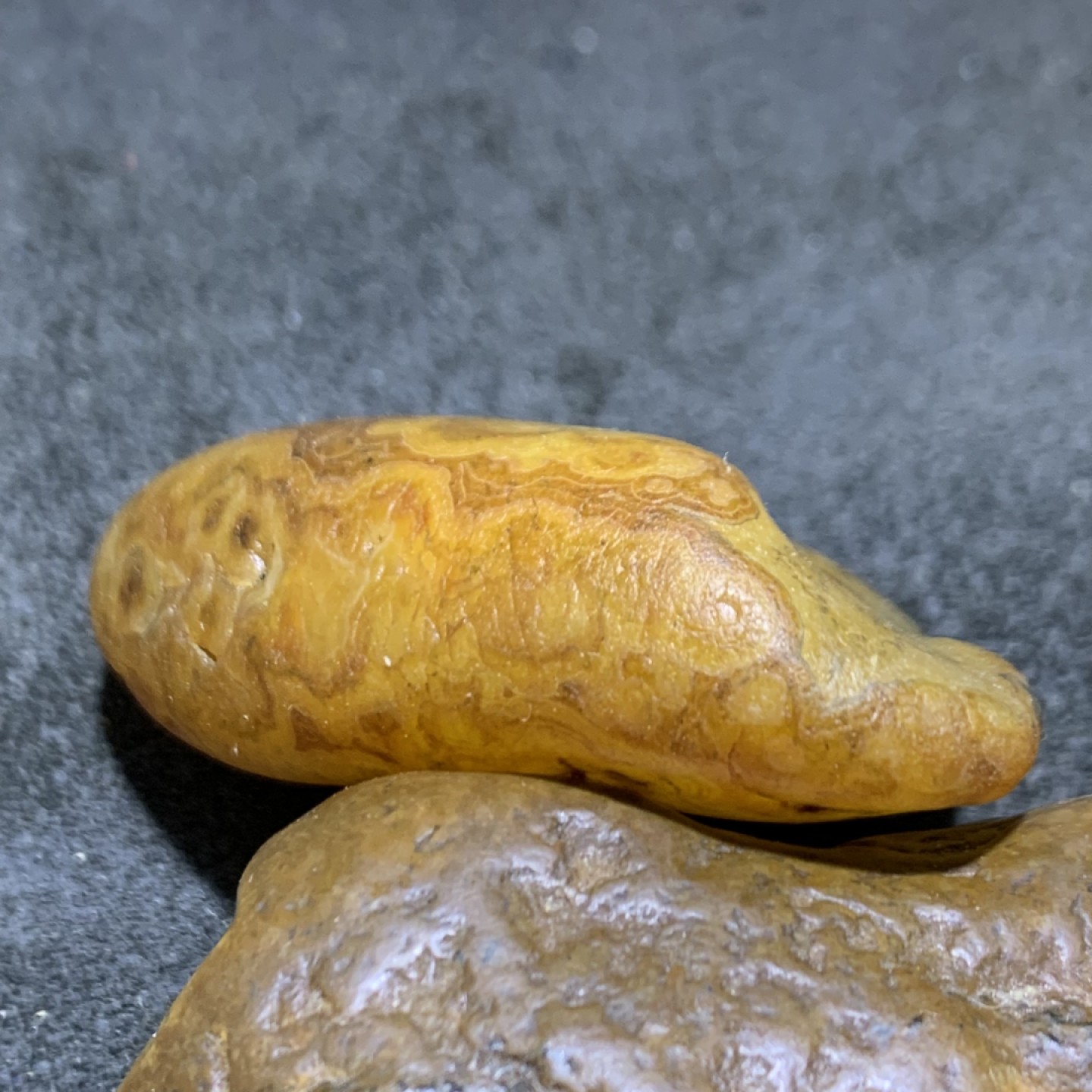 精美天然马达加斯加玛瑙原石把件，摆件一个，