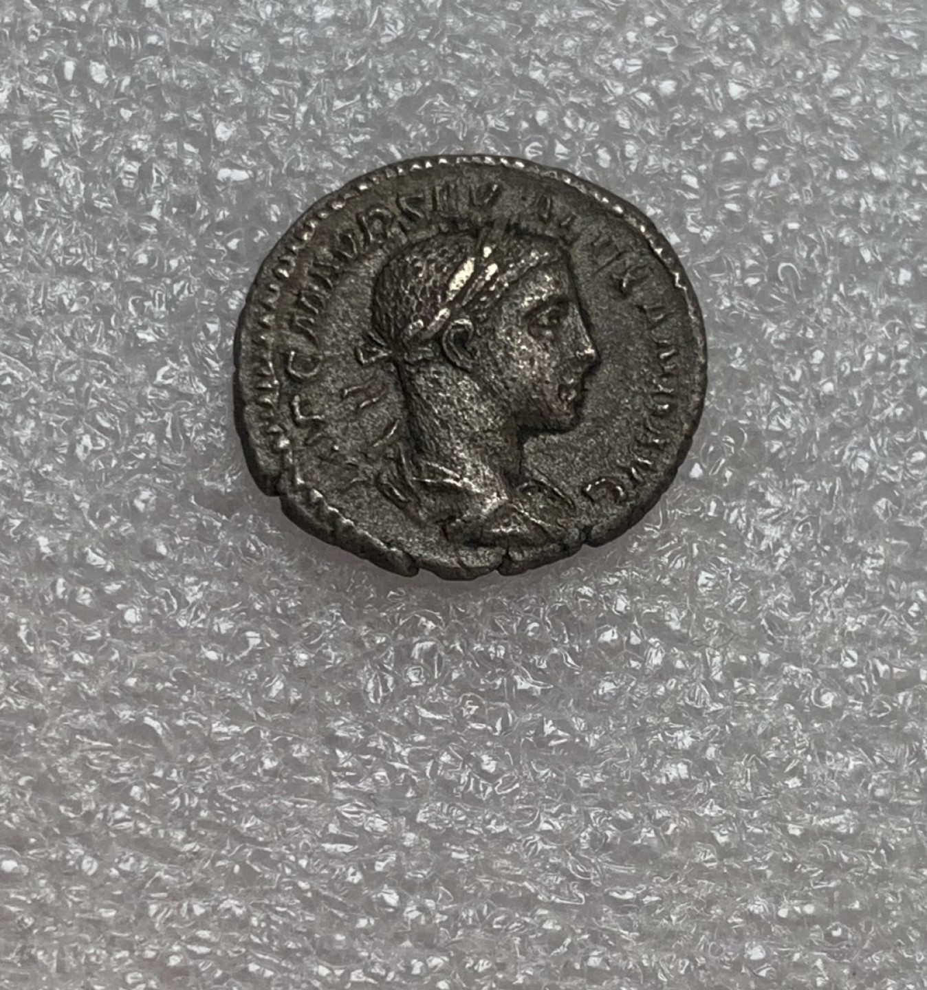 瓶子🏺第80期拍卖会 古罗马帝国亚历山大塞维鲁背宙斯第纳尔银币18毫米2.77克