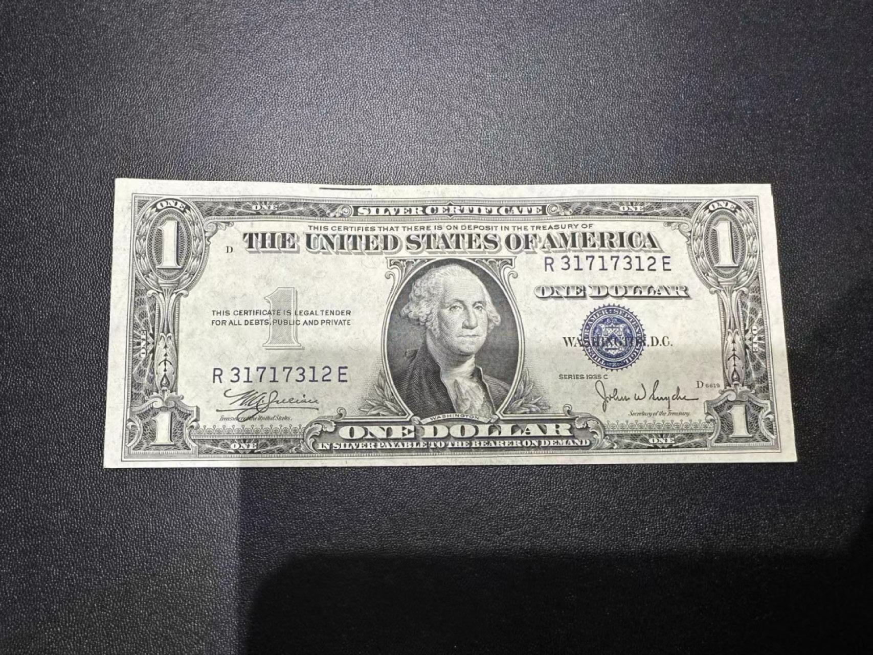 《外钞收藏家》第二百四十四期 连拍场二 1935年蓝库印1美元 全新 尾12 年头久没那么绝