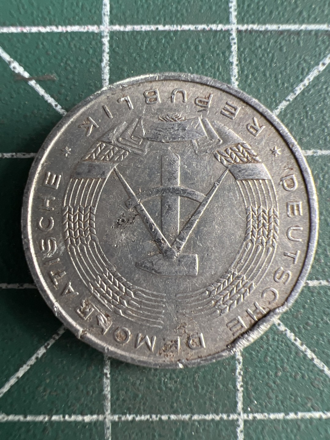 泡泡堂第265期  世界硬币 （无押金，捡漏，全场20包邮，偏远地区除外，接收代拍业务） 东德十芬尼