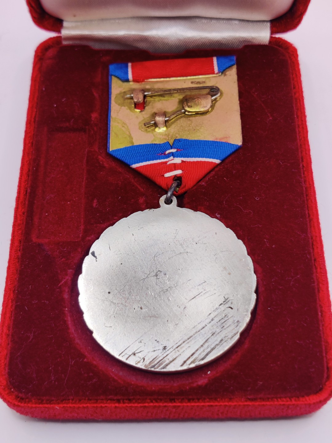 全场0元起拍 第33期 咸鱼国勋章拍卖专场 2月26日（周日）下午6：00开始 朝总联20周年纪念章+