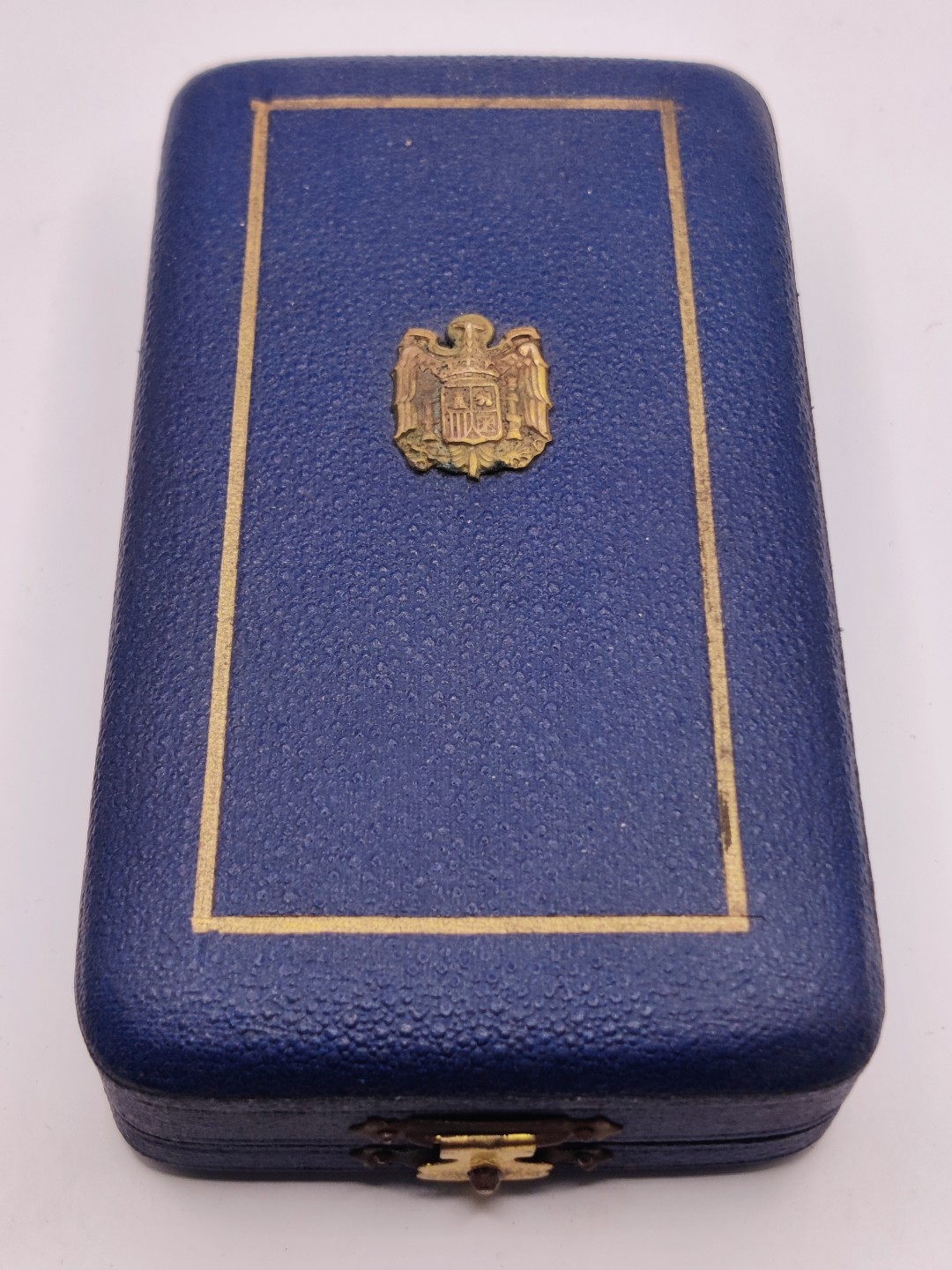 全场0元起拍 第33期 咸鱼国勋章拍卖专场 2月26日（周日）下午6：00开始 	西班牙佛朗哥时期民事功绩勋章 早期银质珐琅带mini章