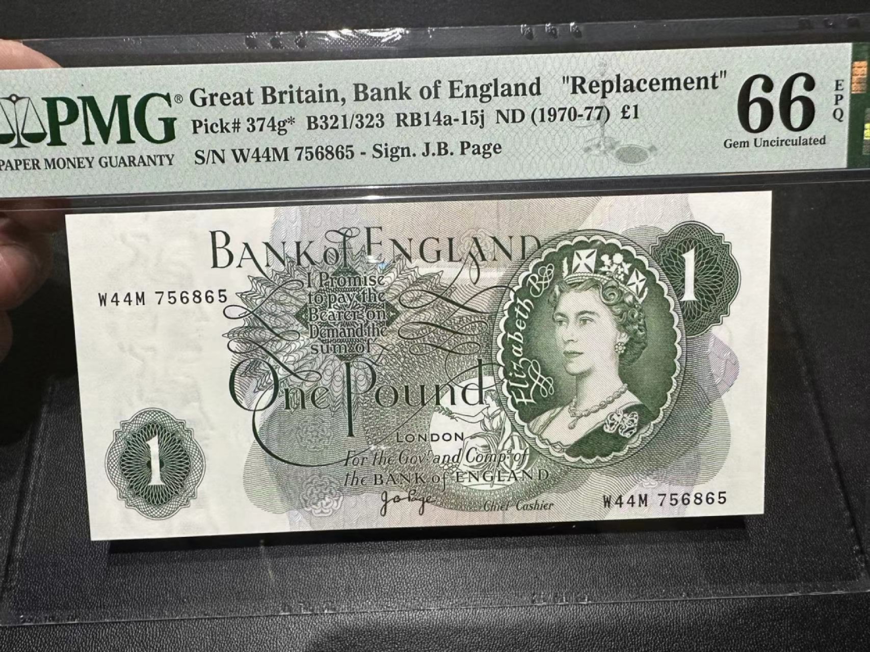 《外钞收藏家》第二百四十四期 连拍场二 1970-77年英国C序列1镑 PMG66 补号