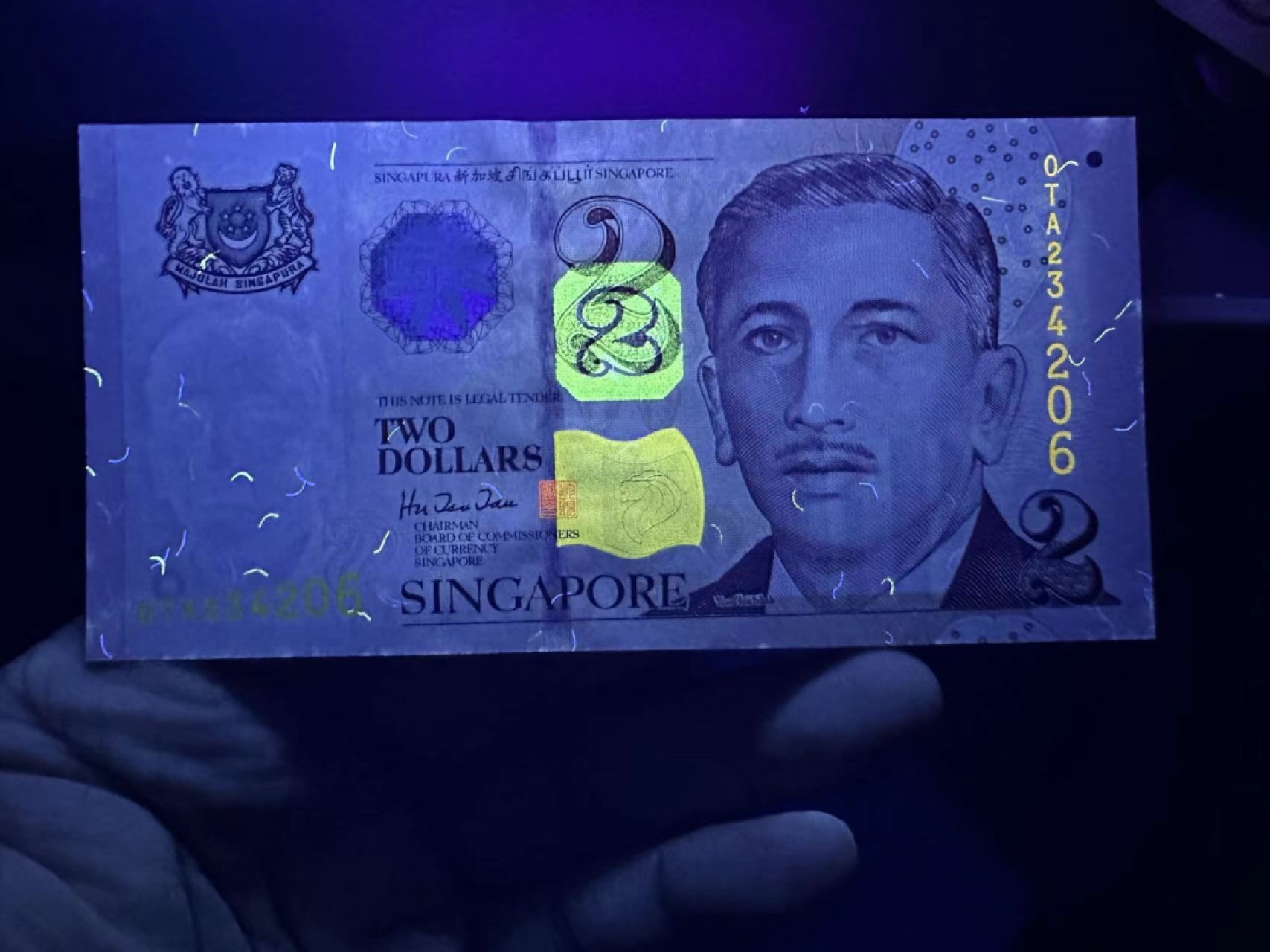 《外钞收藏家》第二百四十四期 连拍场二 新加坡、斐济、越南6张一起 全新 新加坡有轻微潮