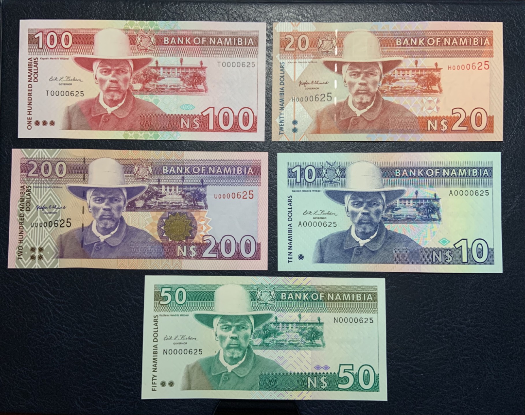 收藏联盟Quantum Auction 第235期拍卖 纳米比亚2006-07年10-200元百位全同号  品相全新UNC（100和200角有瑕疵，细节如图）