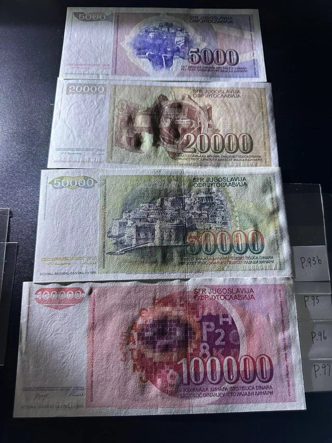 《外钞收藏家》第二百四十三期（南斯拉夫、塞尔维亚、马其顿专场） 南斯拉夫1985-1989年版小套5枚，5000/2W/5W/10W/100W第纳尔 500面额有一个黄斑 100W面额轻微潮 其他全新