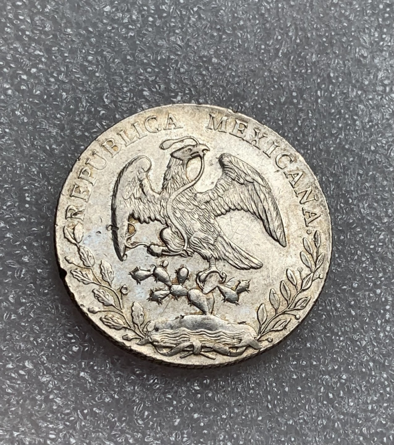 瓶子🏺第80期拍卖会 墨西哥1888年花边鹰洋8里亚尔银币，有小戳