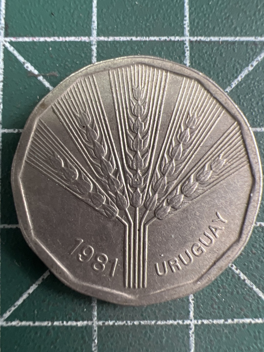 泡泡堂微拍第七十幕硬币捡漏可累计专场👿👿，零佣金，零押金，累计满二十元包邮，接受代拍业务 乌拉圭2比索麦穗纪念币