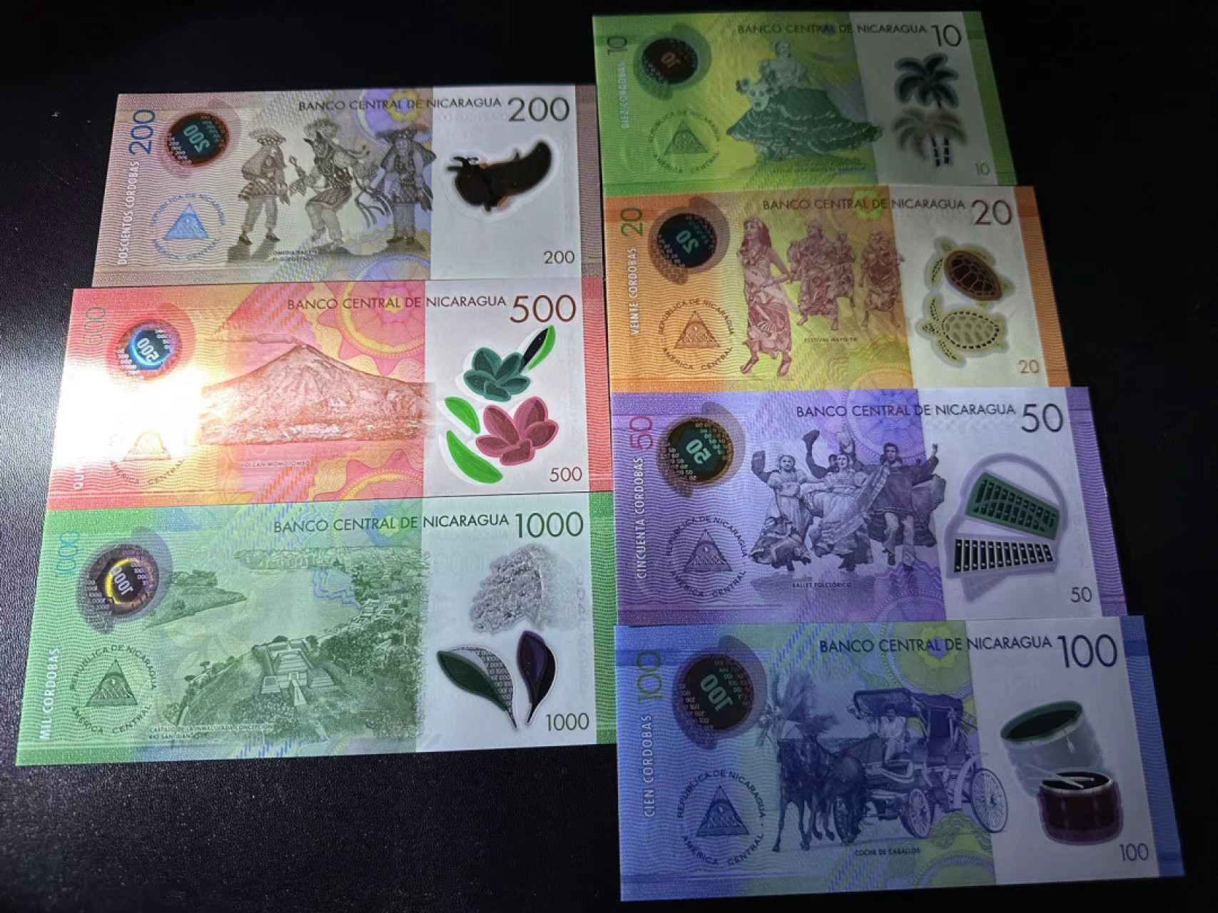 《外钞收藏家》第二百四十四期 连拍场二 尼加拉瓜塑料钞7张一起 全新UNC