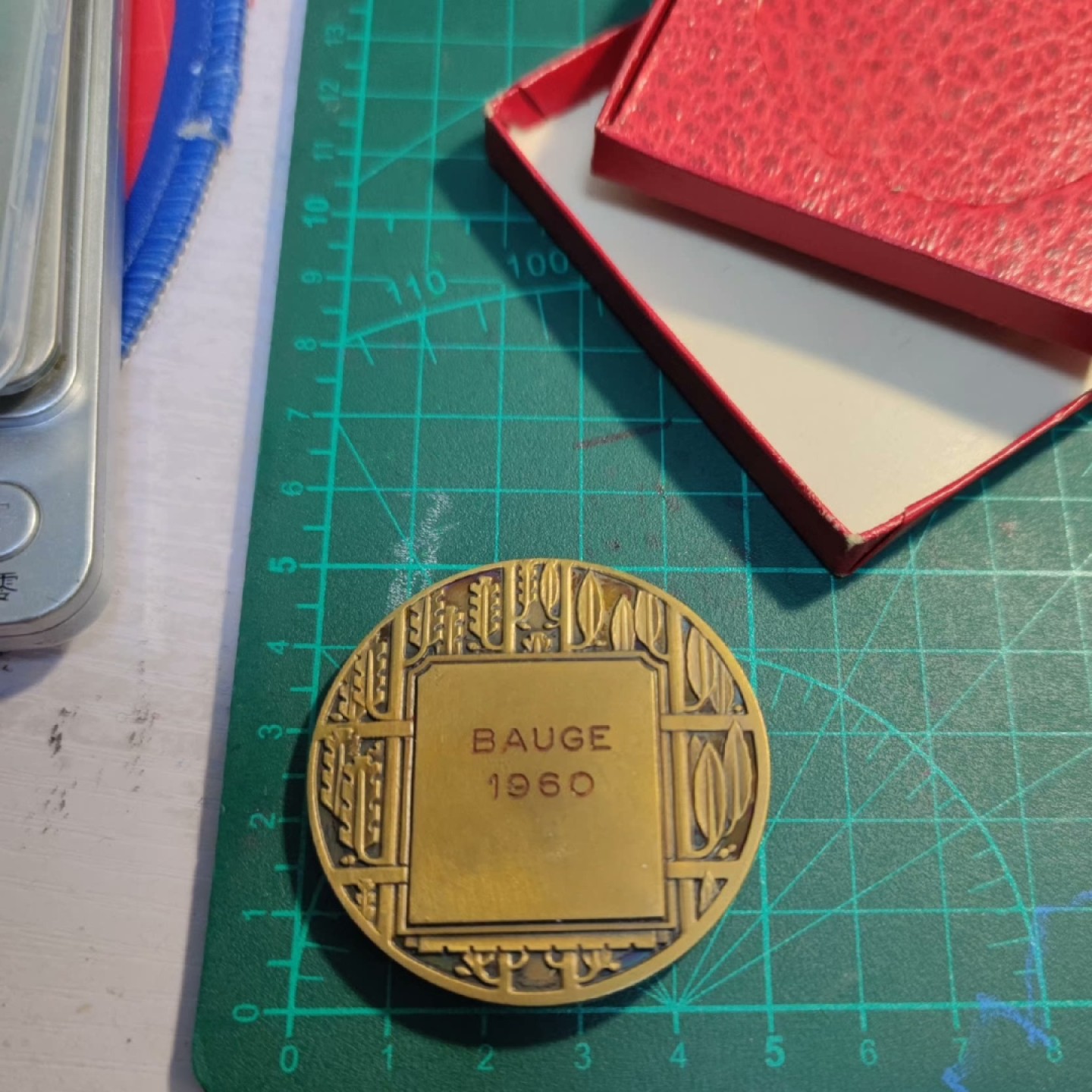 二月章牌清仓会 周五晚自动结拍 法国原盒体操运动纪念铜章