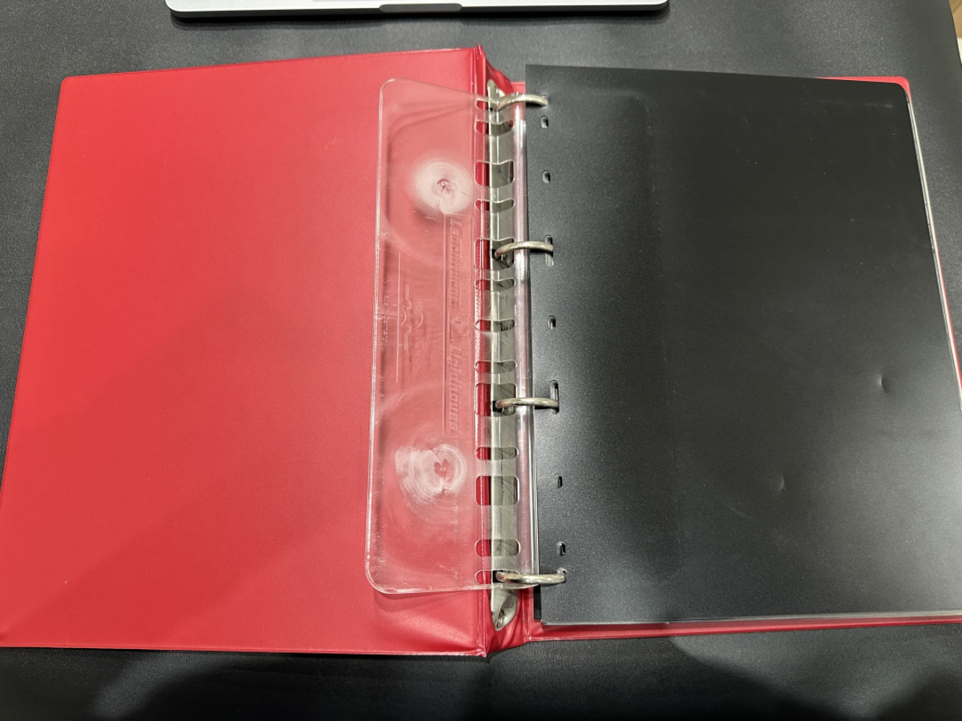 《外钞收藏家》第二百四十三期（南斯拉夫、塞尔维亚、马其顿专场） 德国红色灯塔收藏册，带3格透明页+黑色分隔页（33页+34页），二手