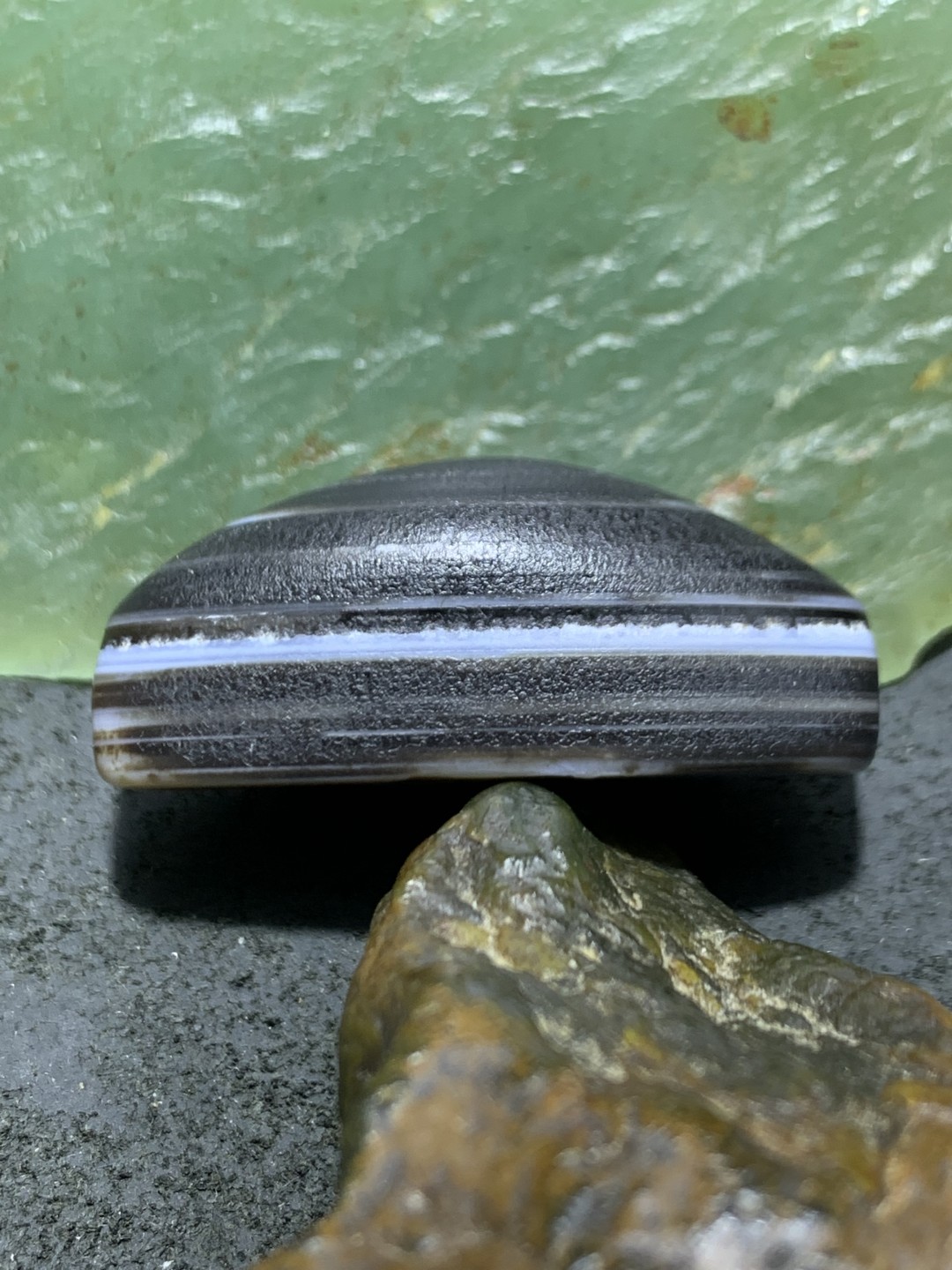 精美风化纹药师玛瑙随形羊眼板珠一个，