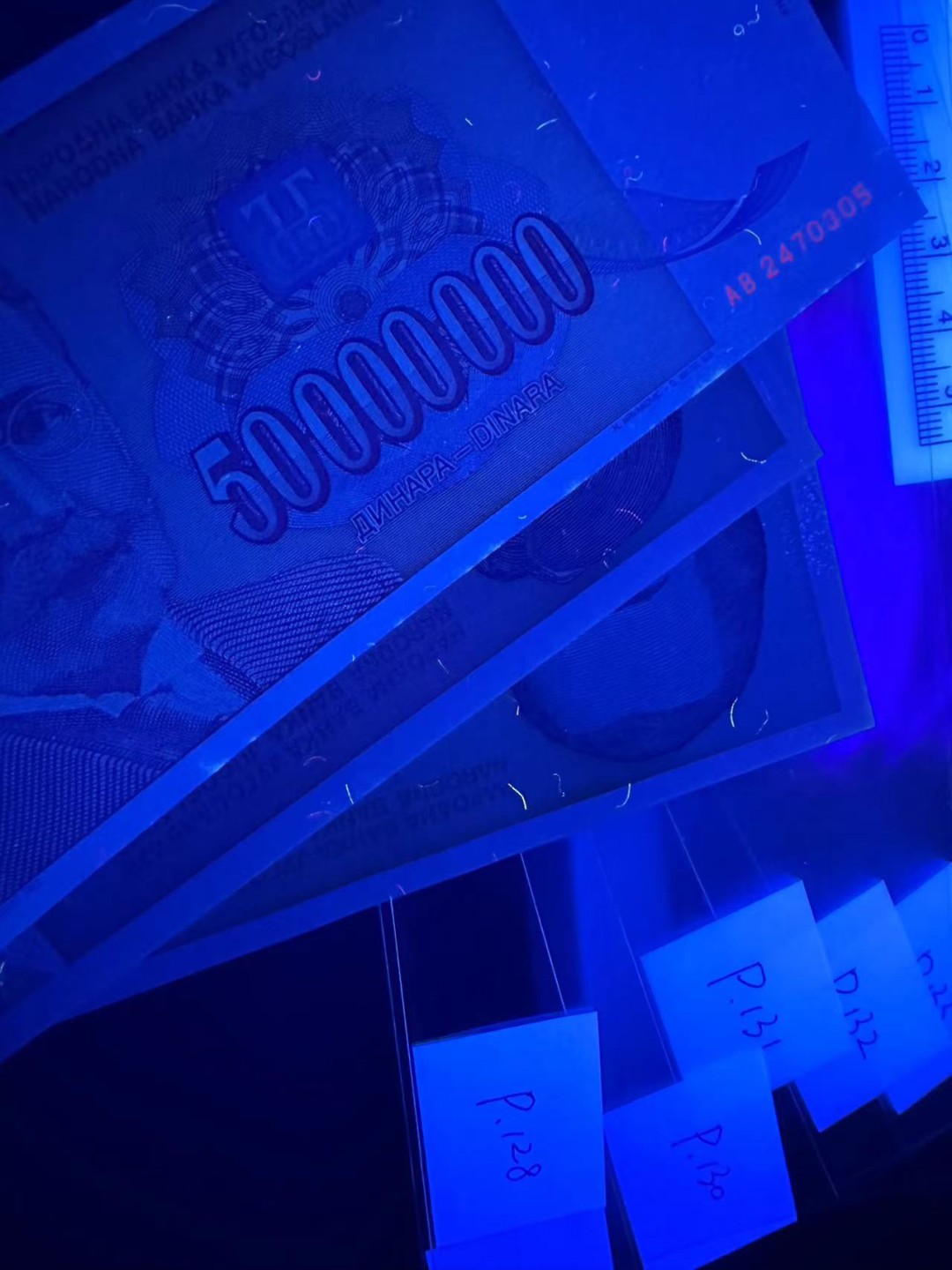 《外钞收藏家》第二百四十三期（南斯拉夫、塞尔维亚、马其顿专场） 南斯拉夫1993年改值版10枚全套，5000/1W/5W/50W/500W/5000W/5亿、50亿、500亿、5000亿第纳尔 全新 500万、50亿、5000亿边上有轻微潮 ，5000亿有一道压痕