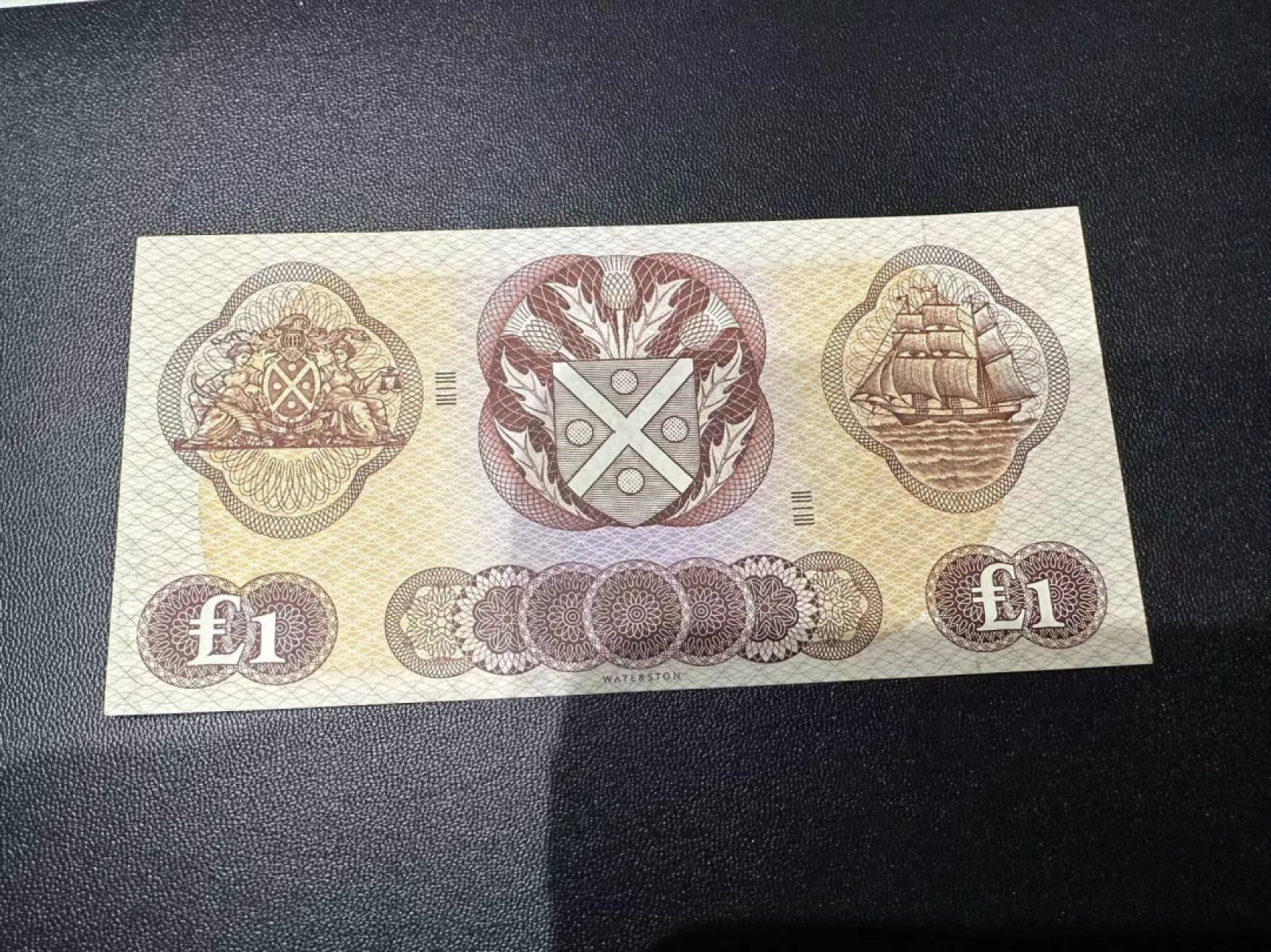 《外钞收藏家》第二百四十四期 连拍场二 1968年苏格兰1镑 A/1冠无47尾8 UNC-