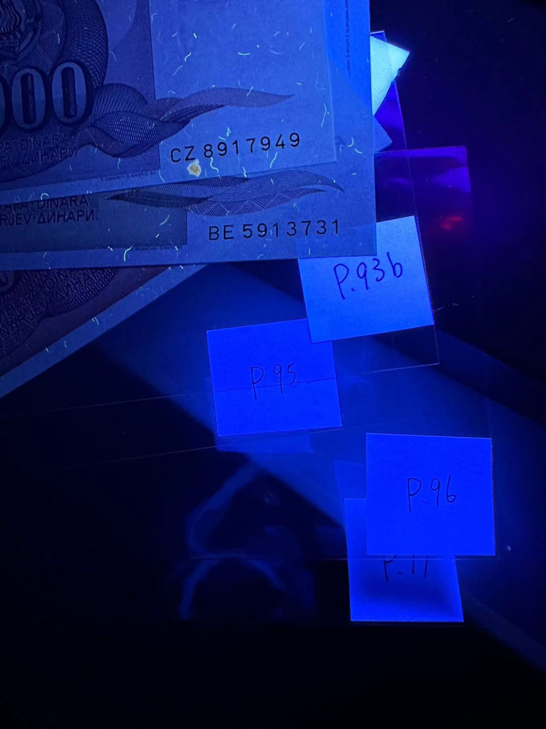 《外钞收藏家》第二百四十三期（南斯拉夫、塞尔维亚、马其顿专场） 南斯拉夫1985-1989年版小套5枚，5000/2W/5W/10W/100W第纳尔 500面额有一个黄斑 100W面额轻微潮 其他全新