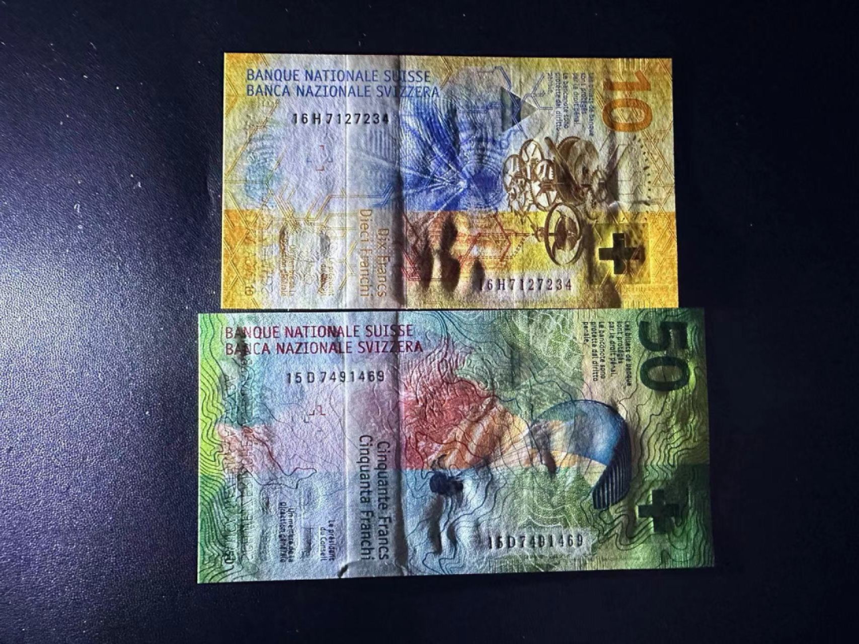 《外钞收藏家》第二百四十四期 连拍场二 瑞士最新版10、50法郎 两张一起 全新UNC