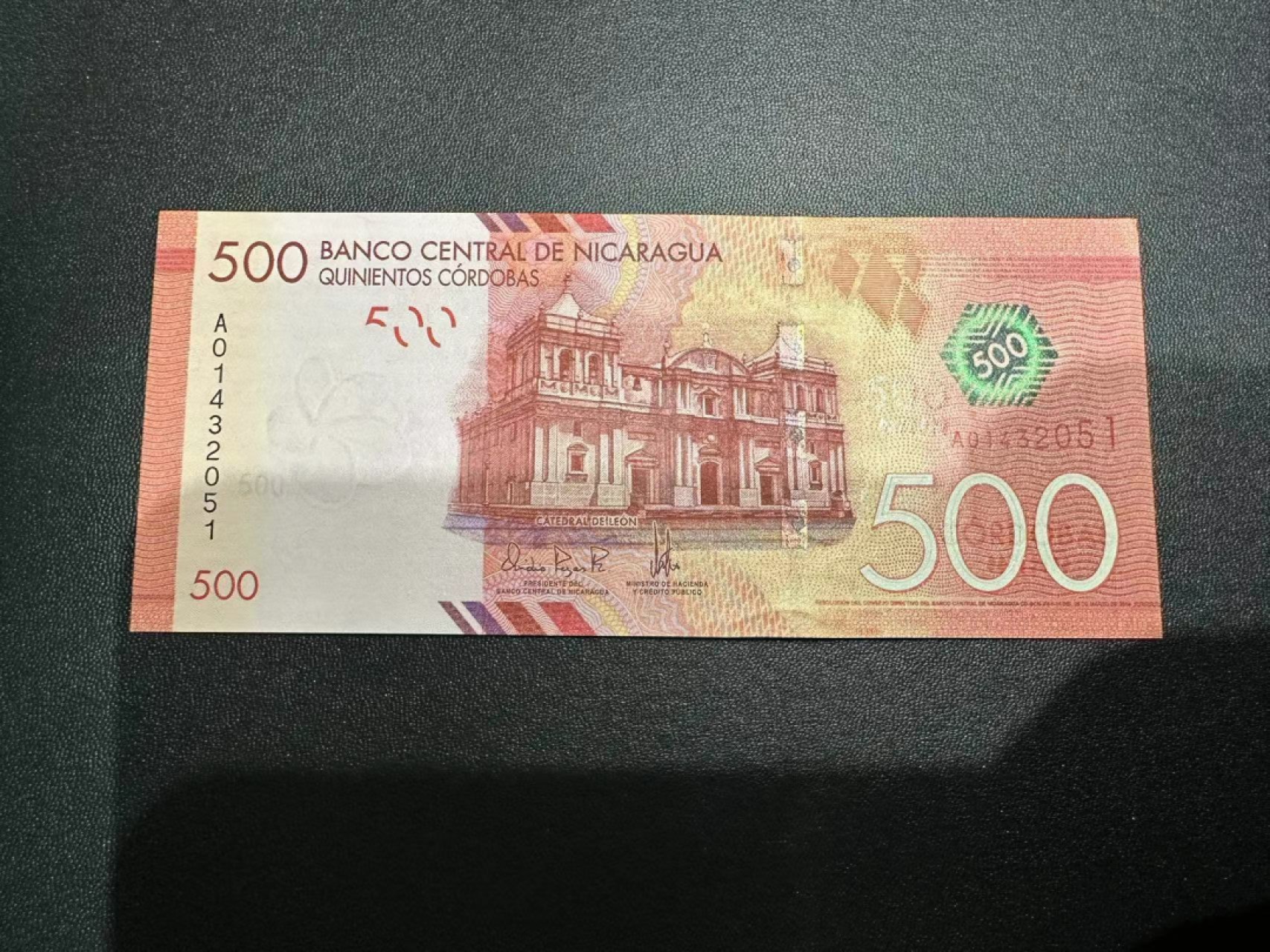 《外钞收藏家》第二百四十四期 连拍场二 尼加拉瓜500 A冠 全新UNC