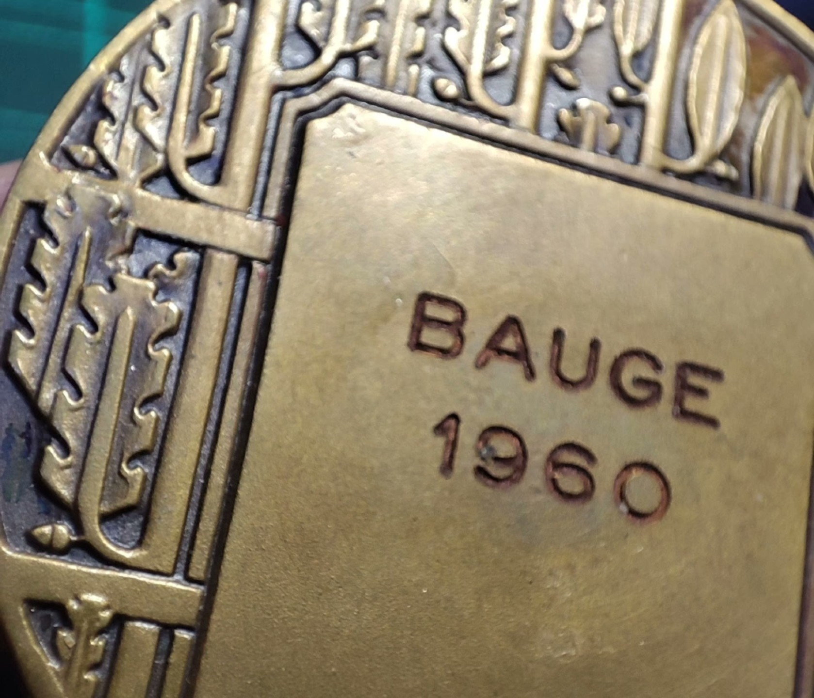 二月章牌清仓会 周五晚自动结拍 法国原盒体操运动纪念铜章