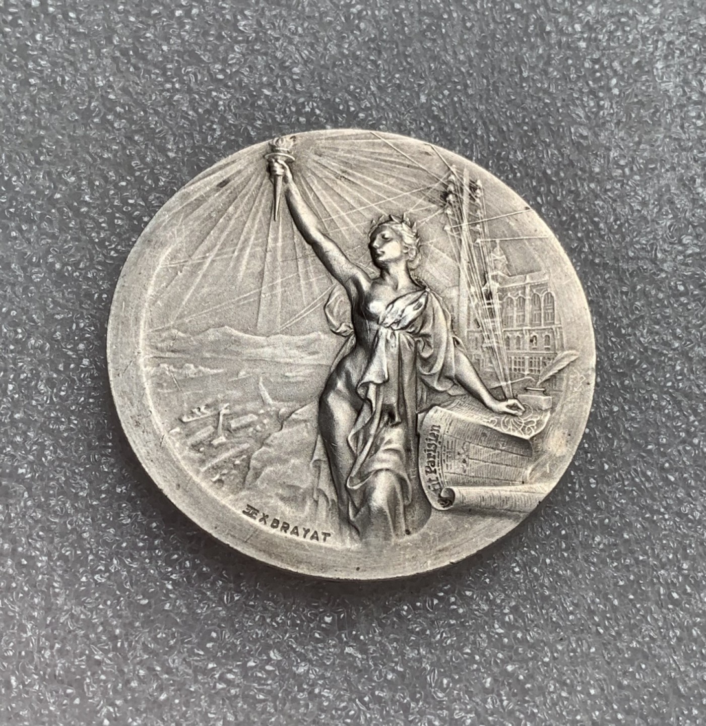 瓶子🏺第80期拍卖会 原盒法国自由女神纪念银章，背面墨丘利天使，无边銘，55克50mm