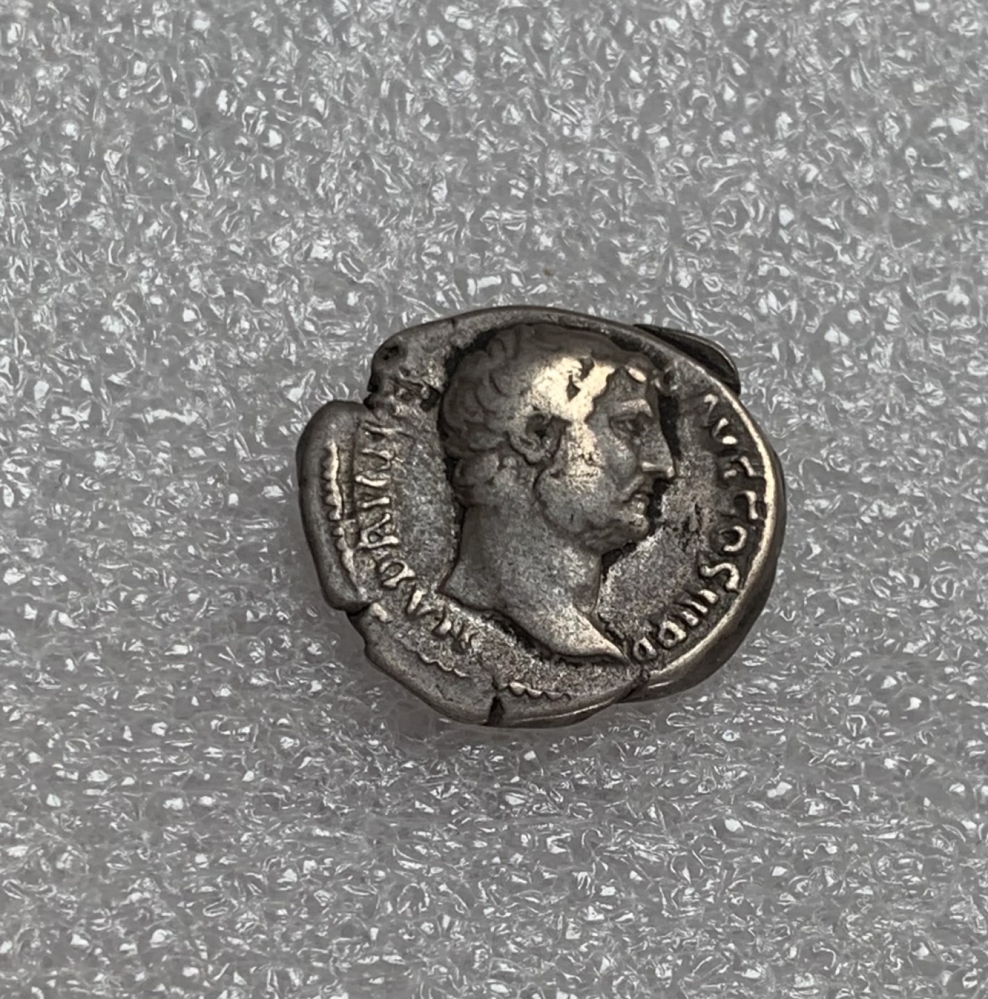 瓶子🏺第80期拍卖会 古罗马帝国五贤帝哈德良背丰收女神第纳尔银币18毫米3.21克
